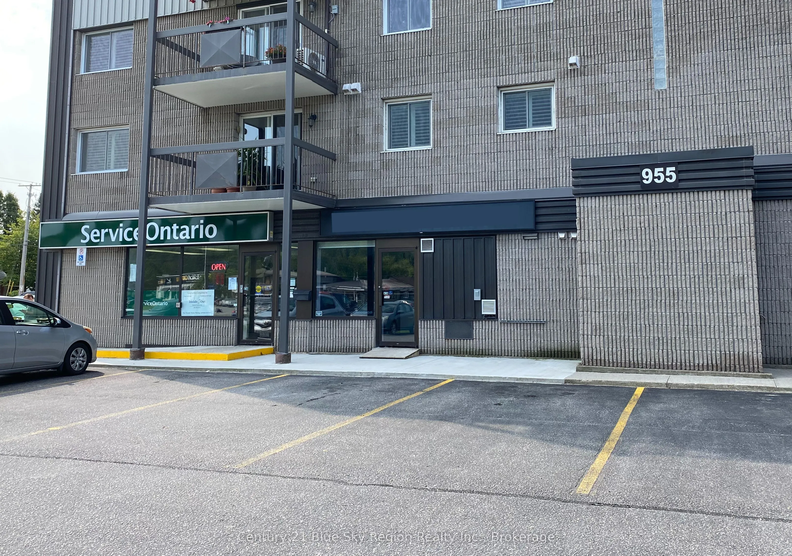 955 Stockdale Road, #4