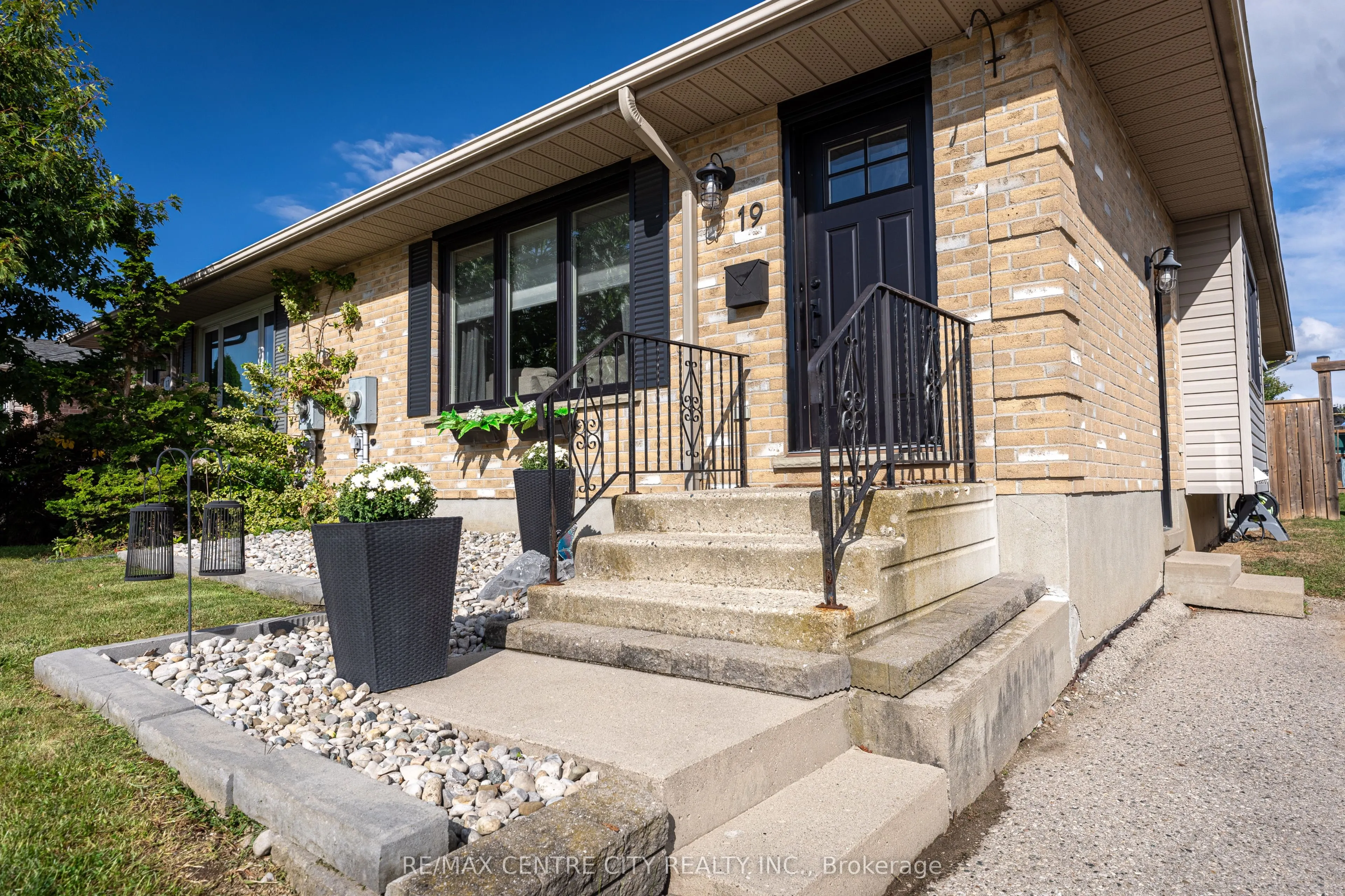19 Carrie Crescent