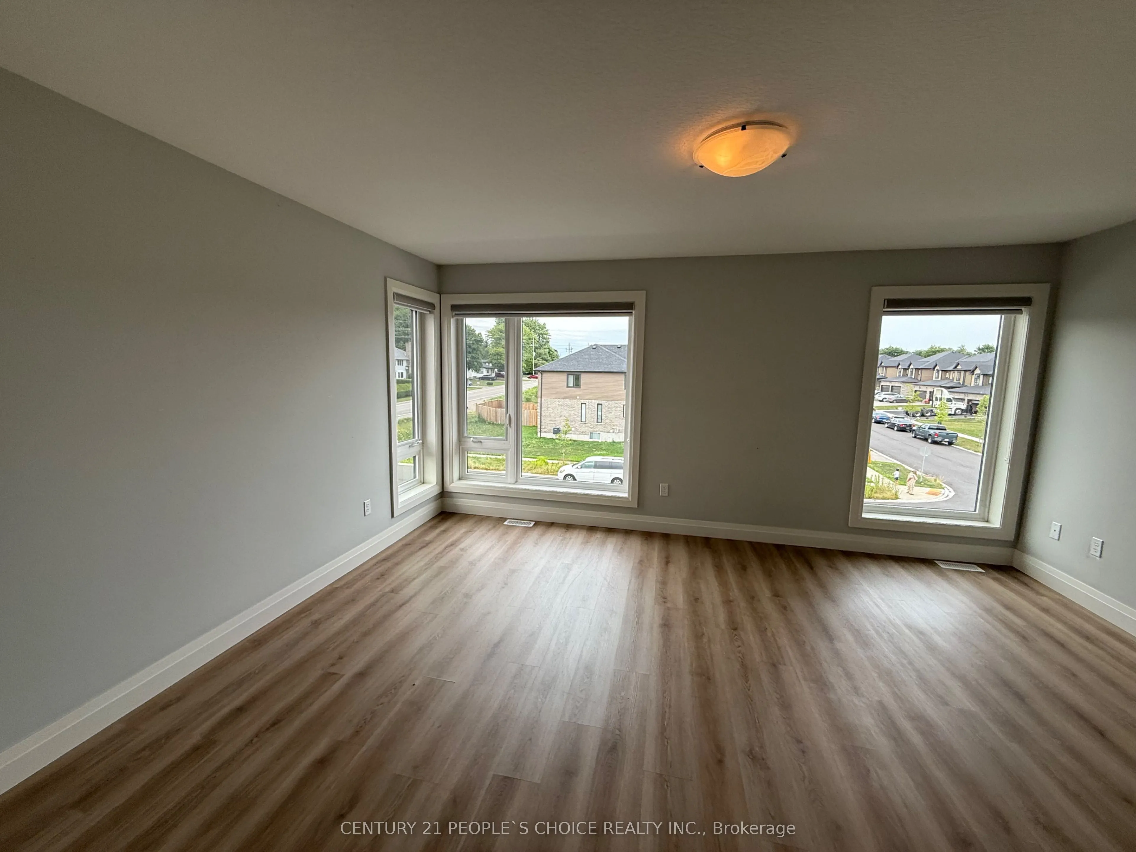 562 Fairway Road, #Upper