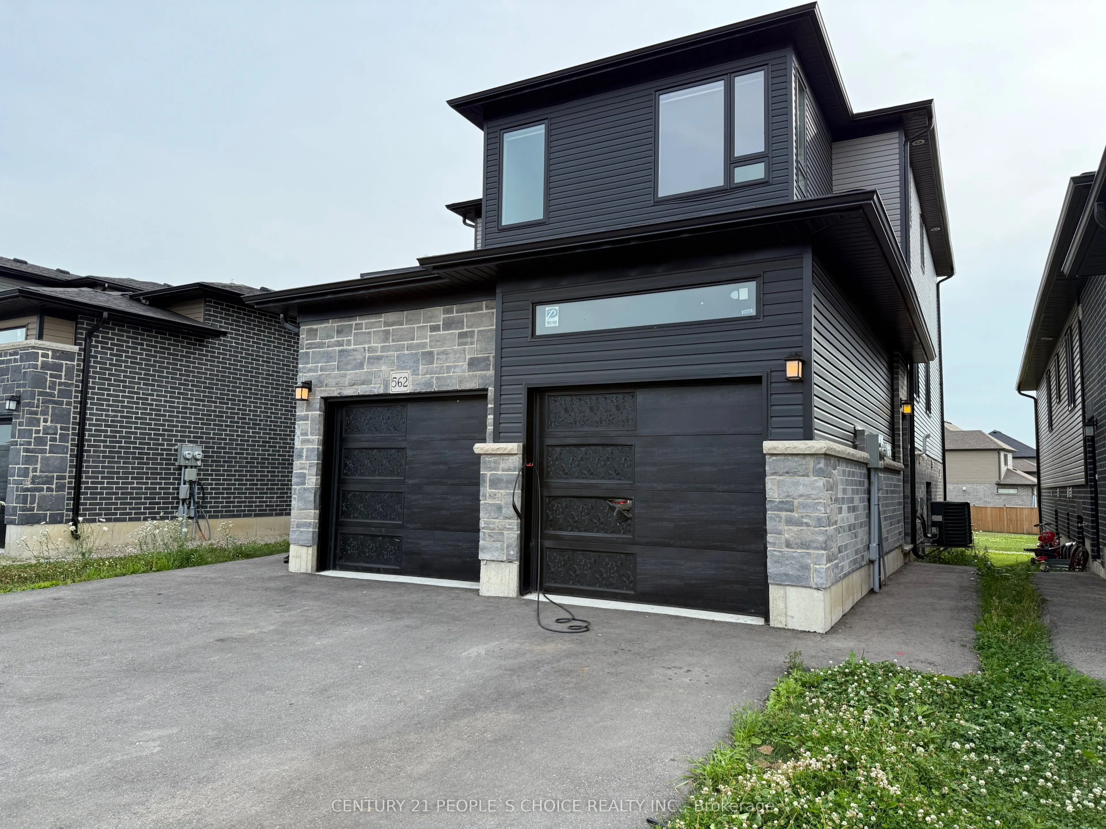 562 Fairway Road, #Upper