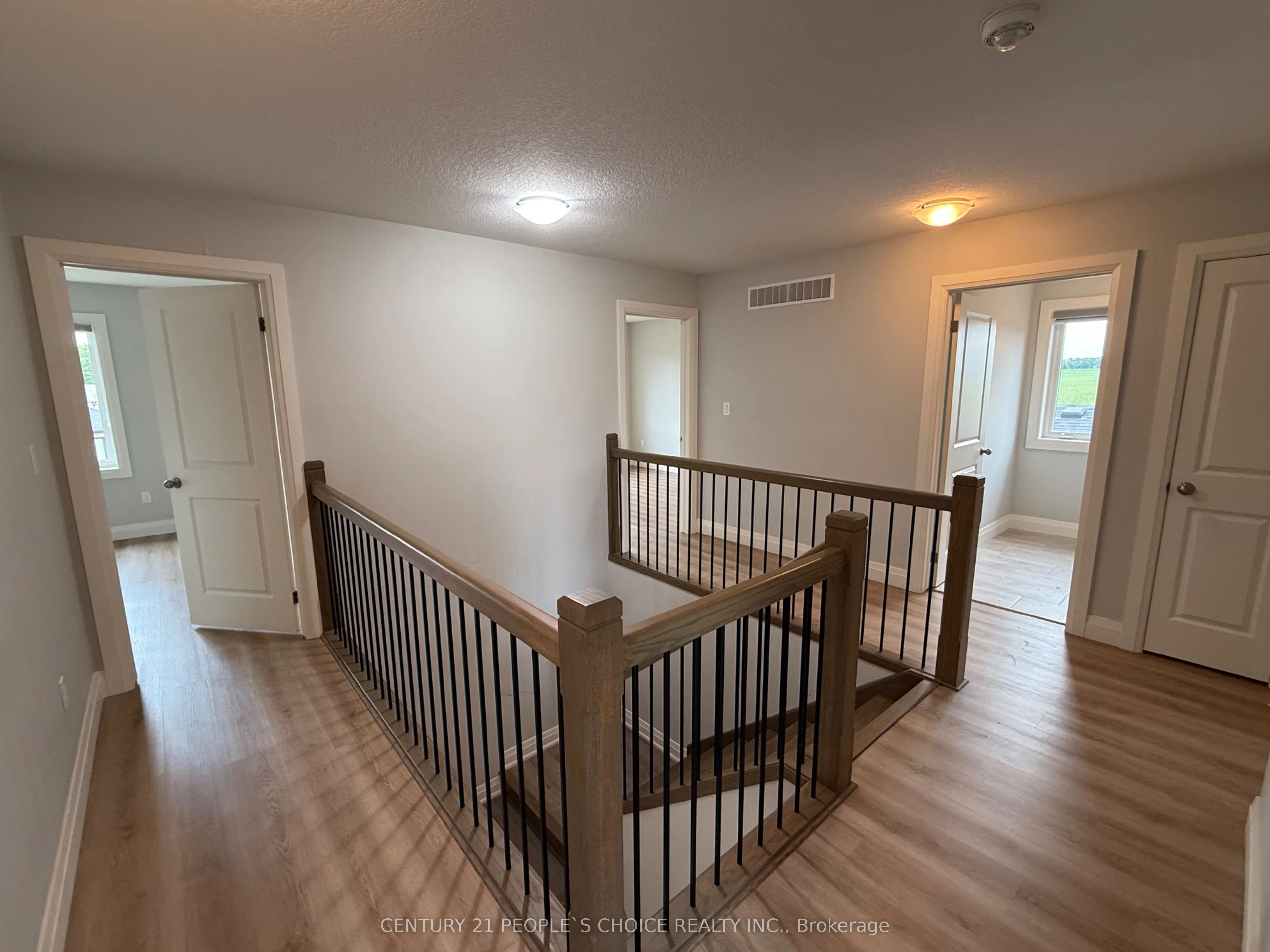 562 Fairway Road, #Upper
