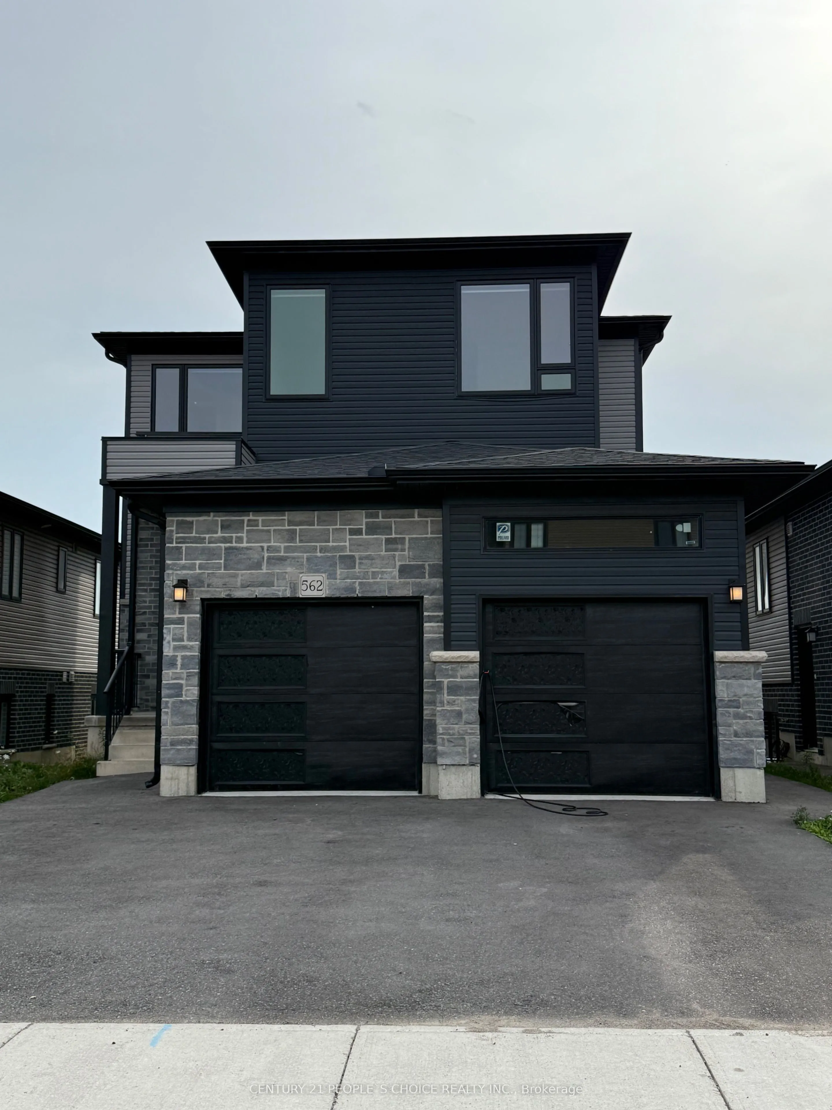 562 Fairway Road, #Upper