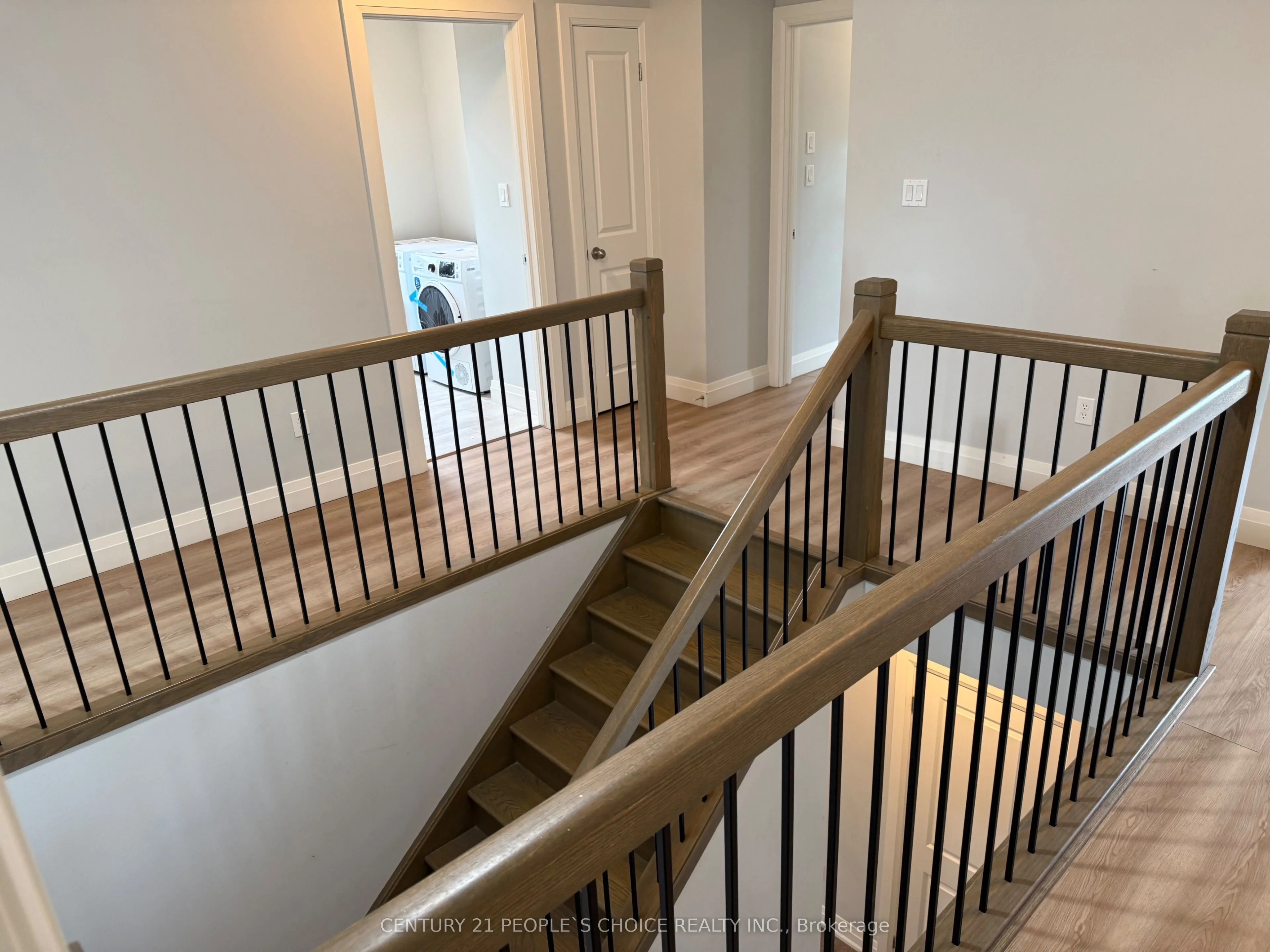 562 Fairway Road, #Upper