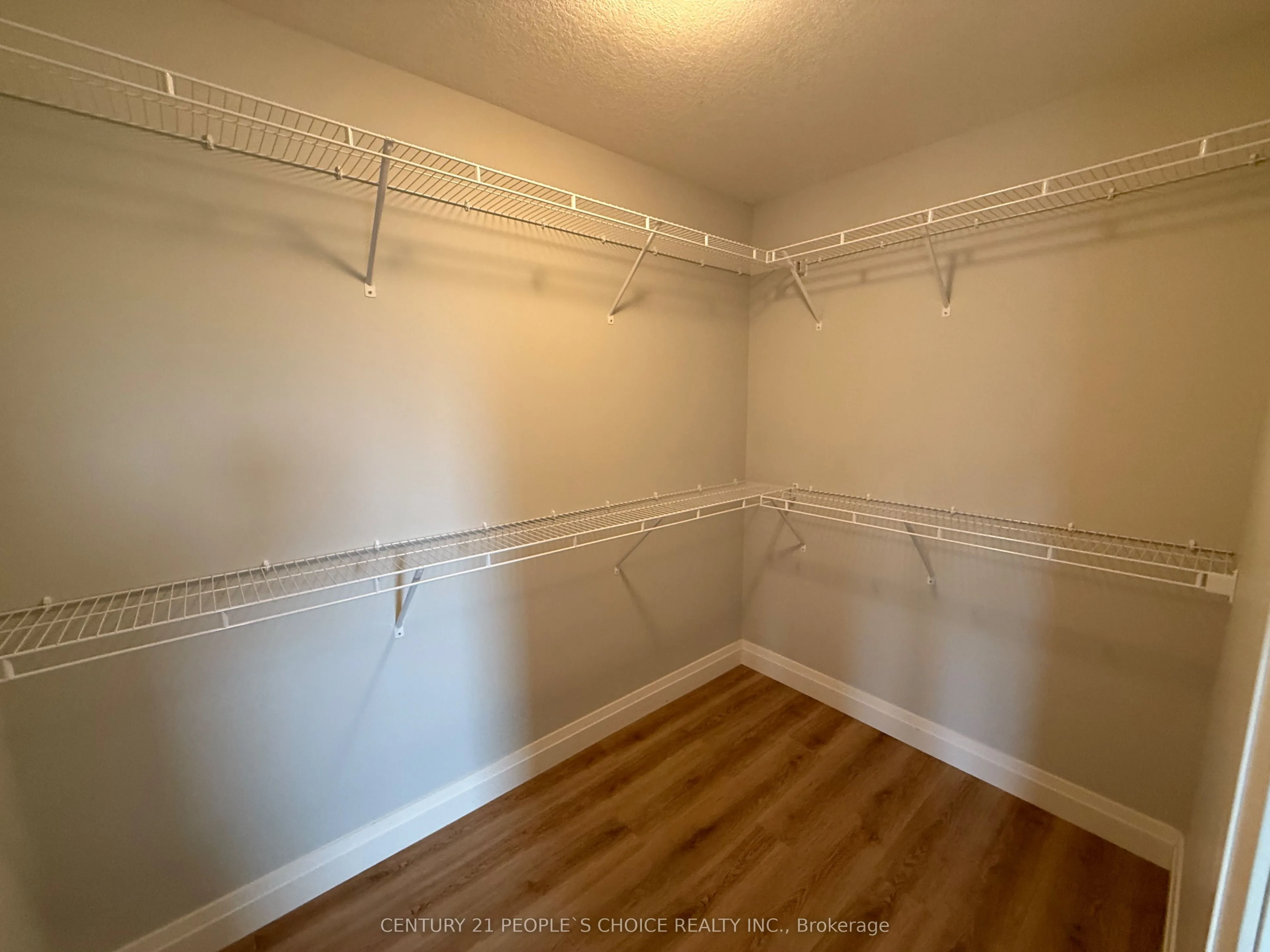 562 Fairway Road, #Upper