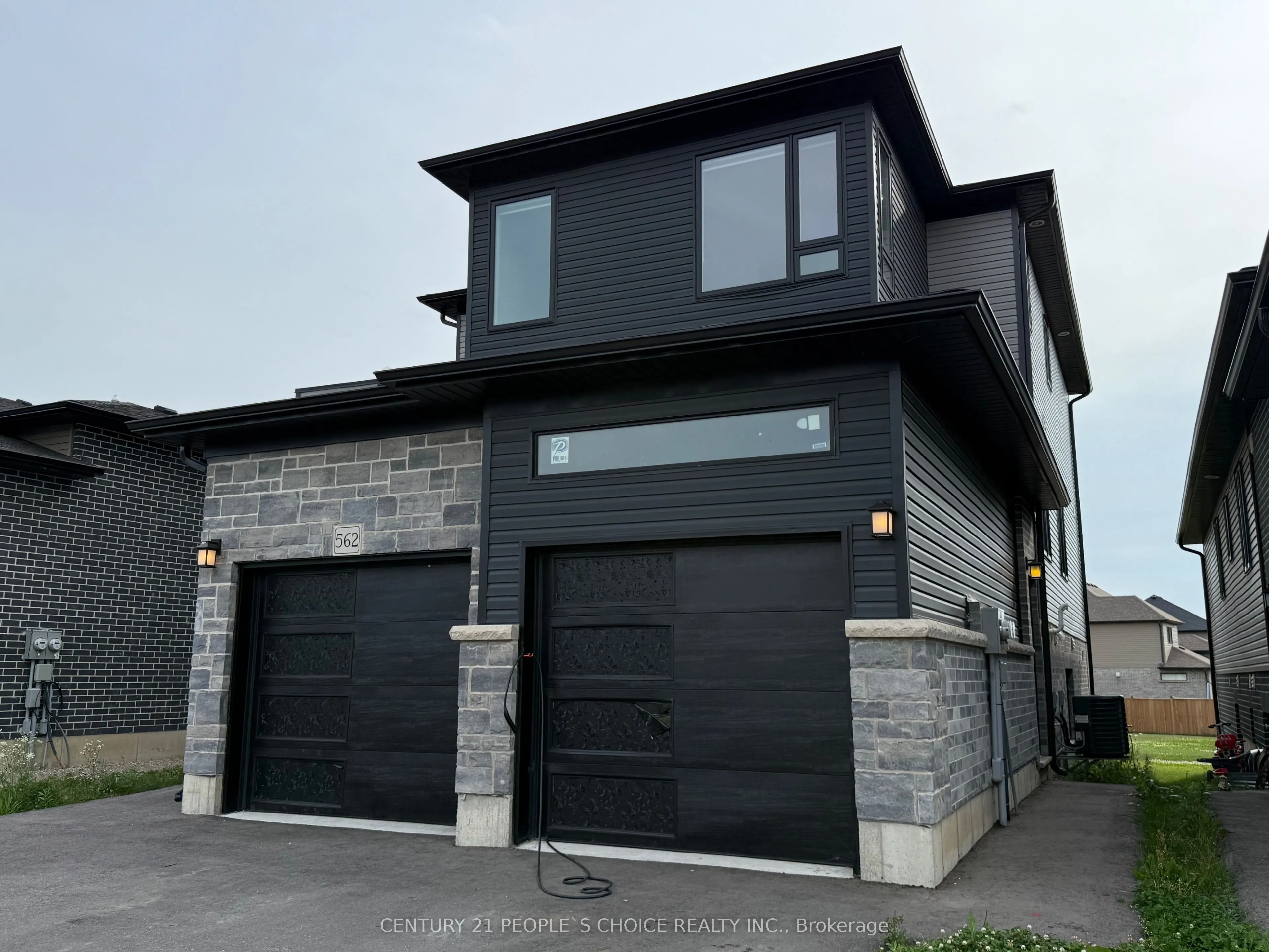 562 Fairway Road, #Upper