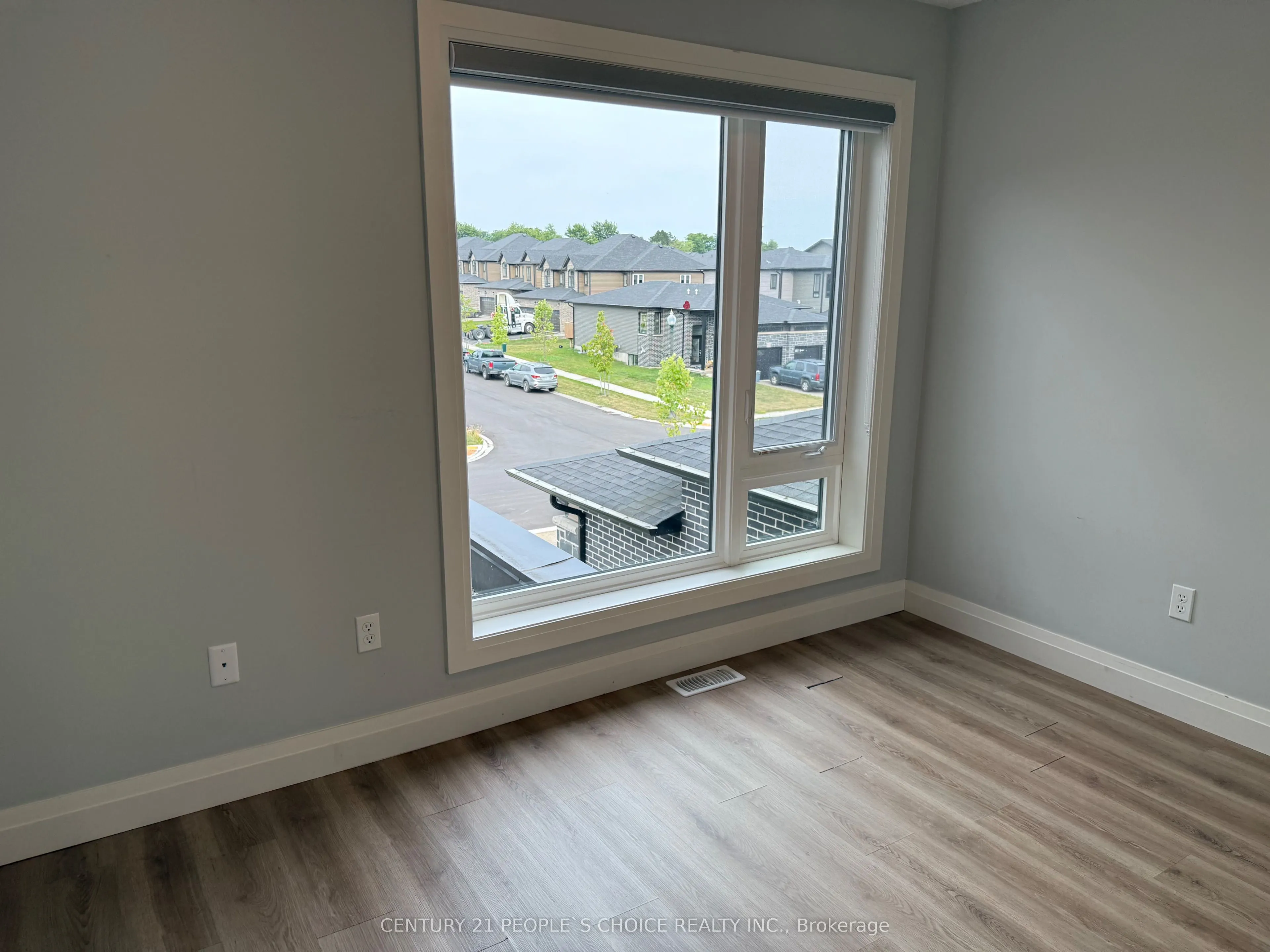 562 Fairway Road, #Upper
