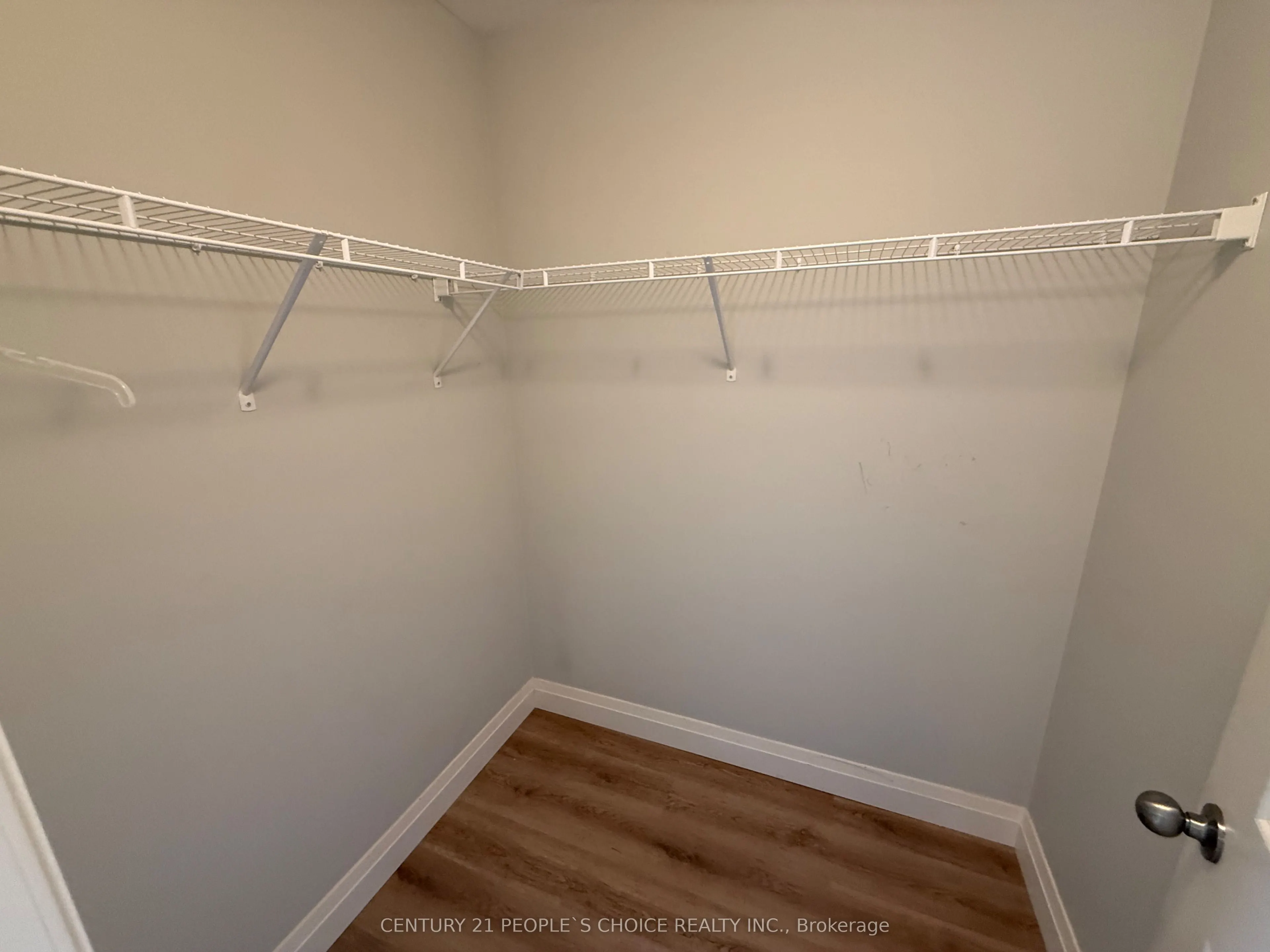 562 Fairway Road, #Upper