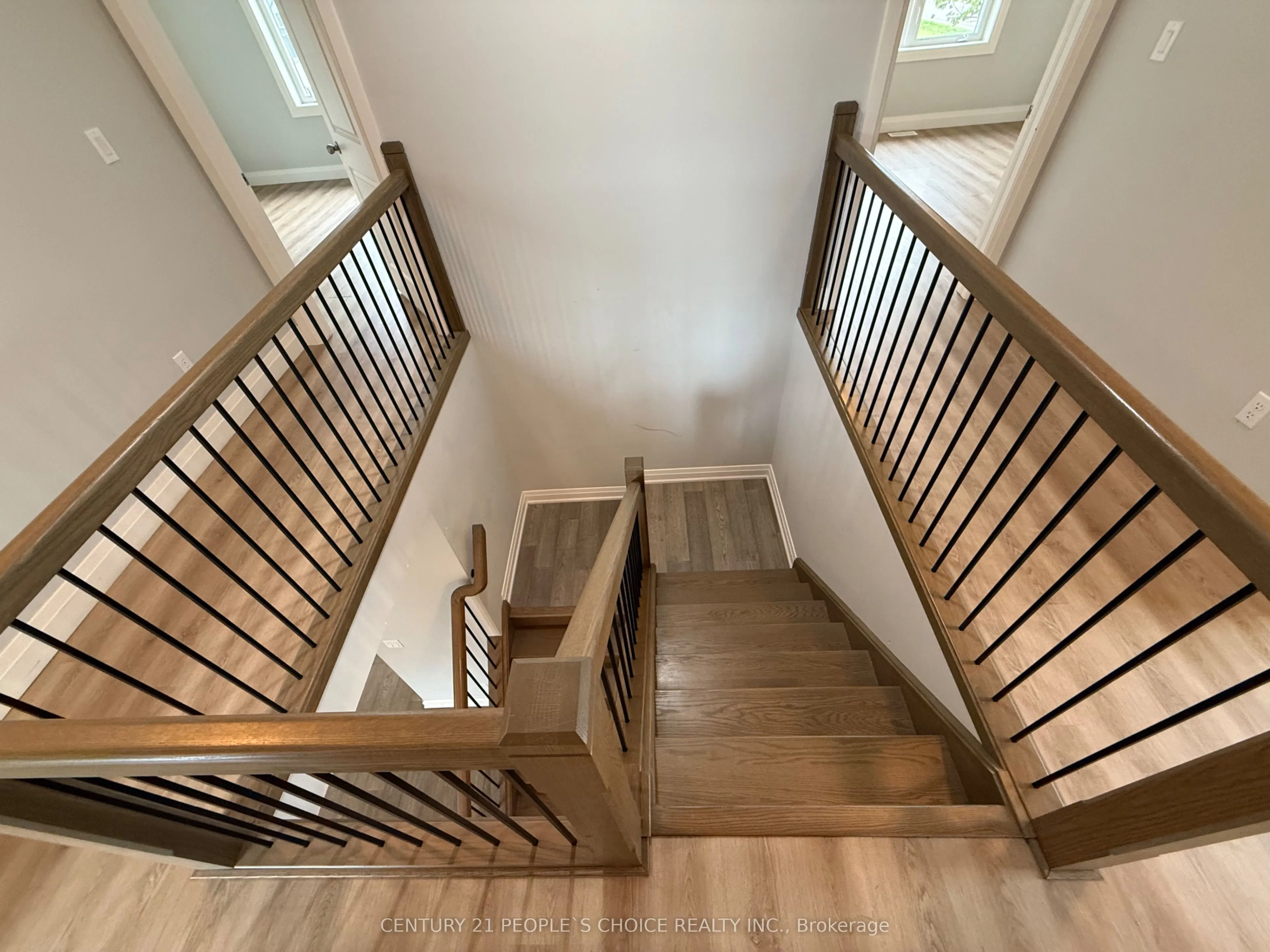 562 Fairway Road, #Upper