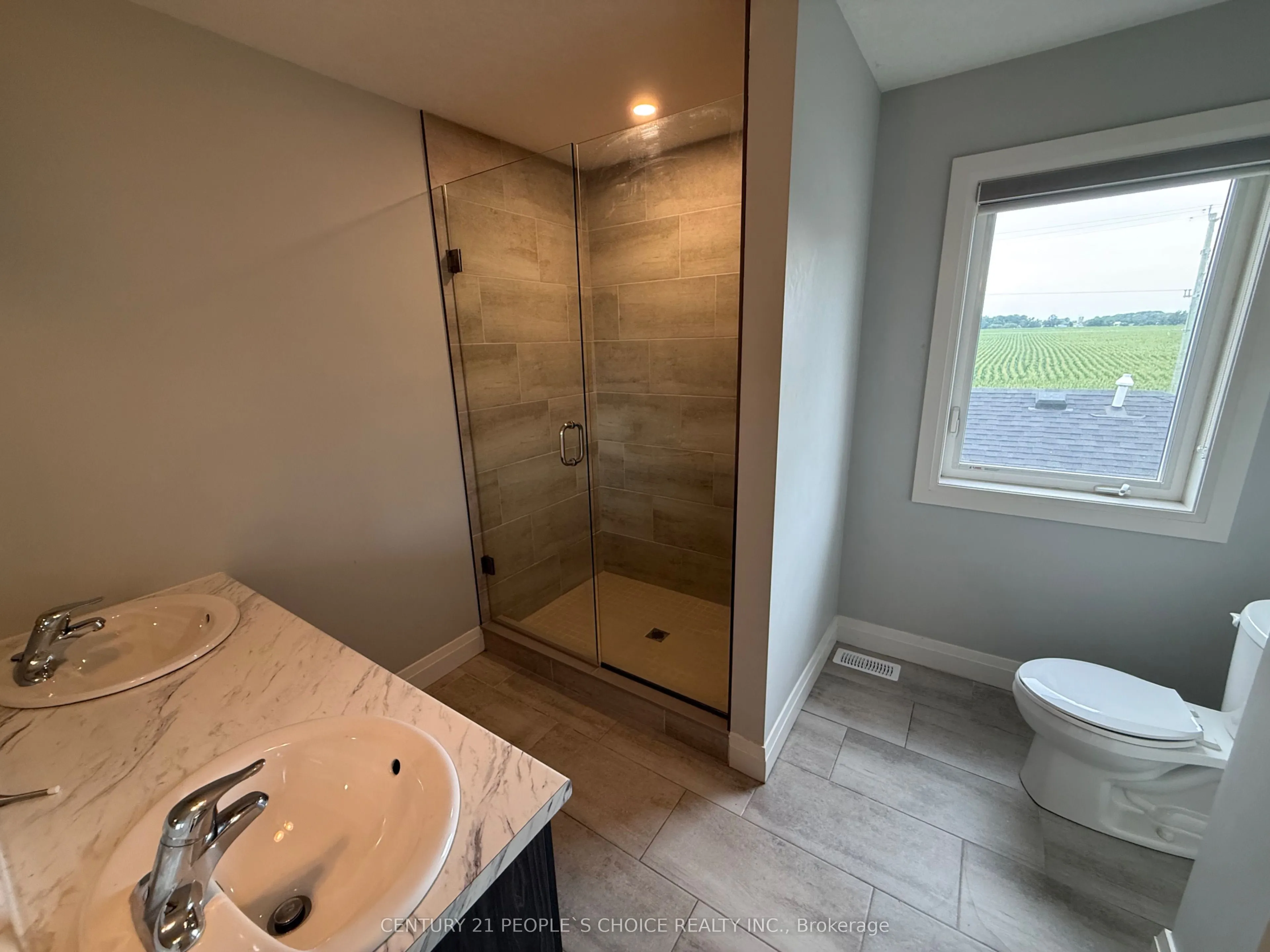 562 Fairway Road, #Upper