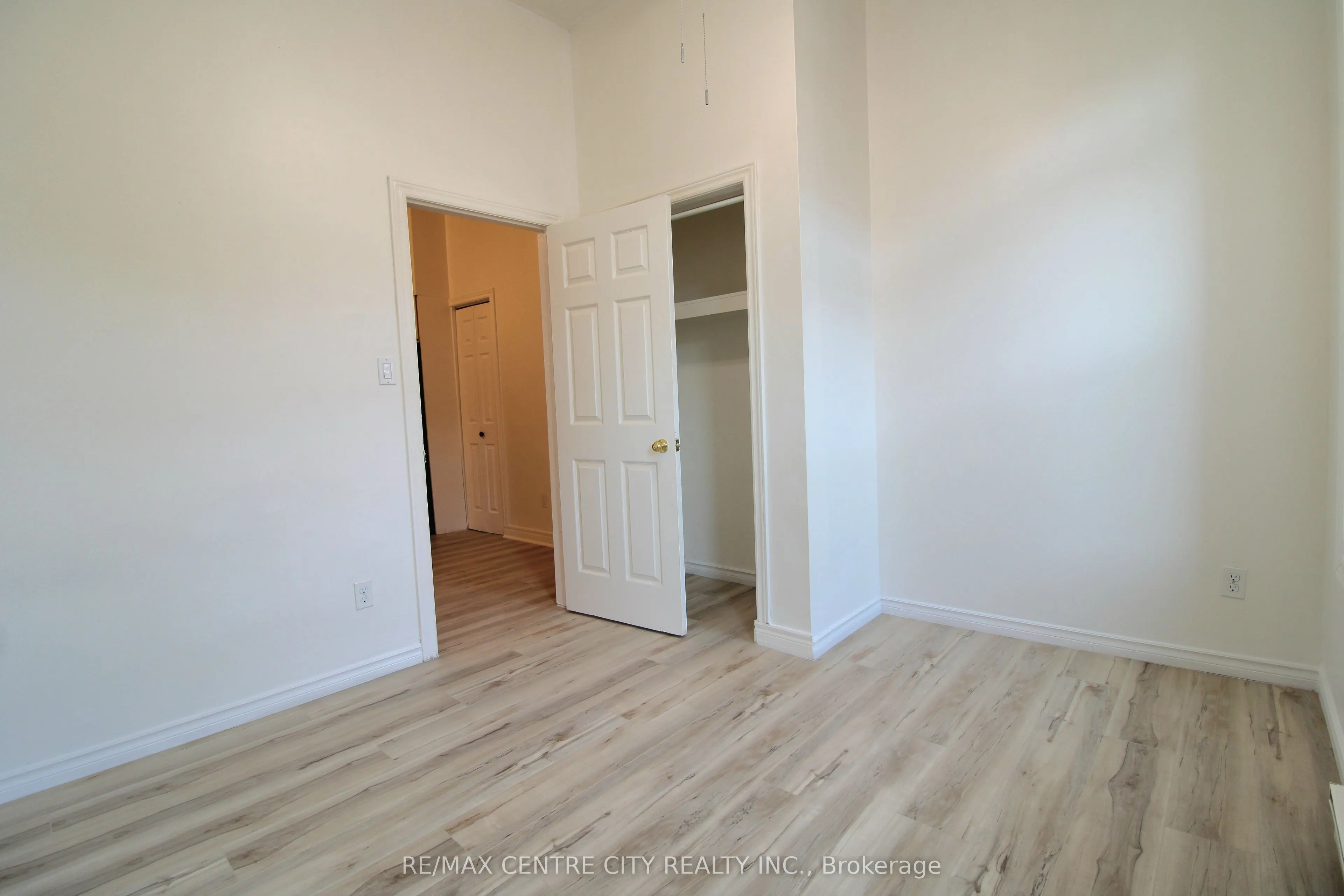 383 Talbot Street, #4