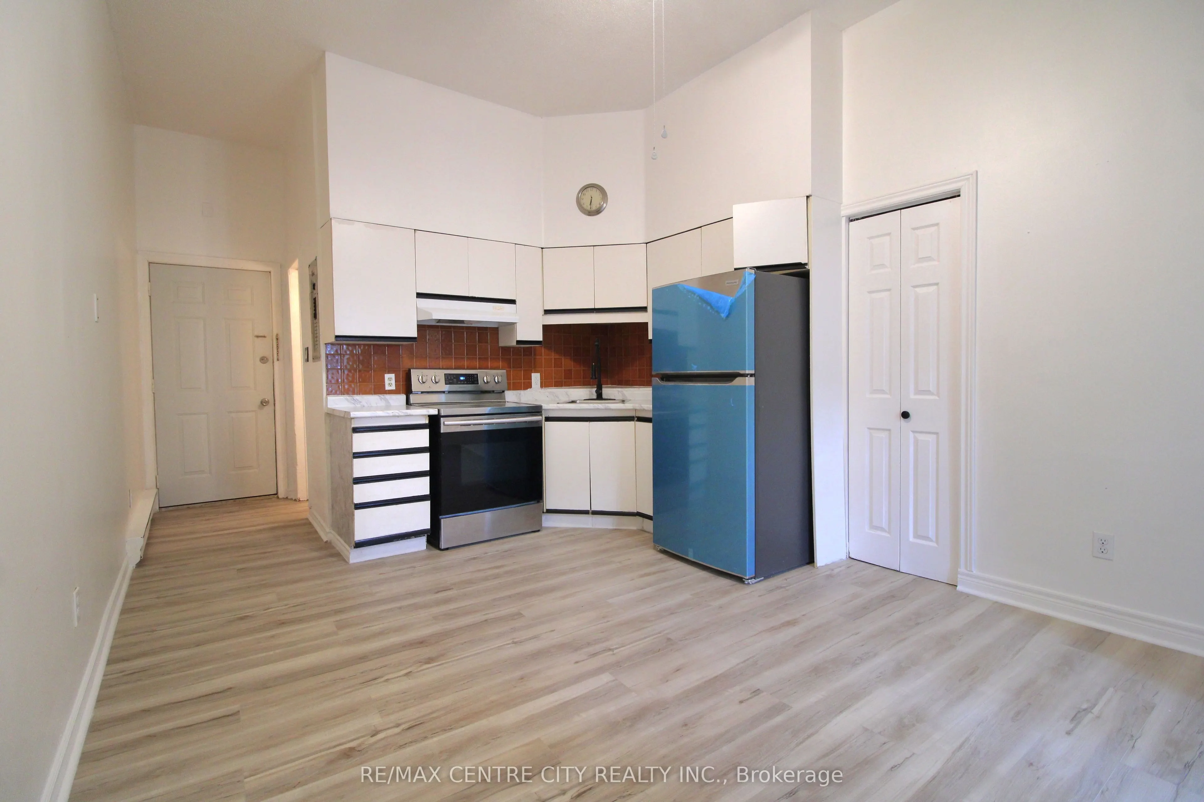 383 Talbot Street, #4