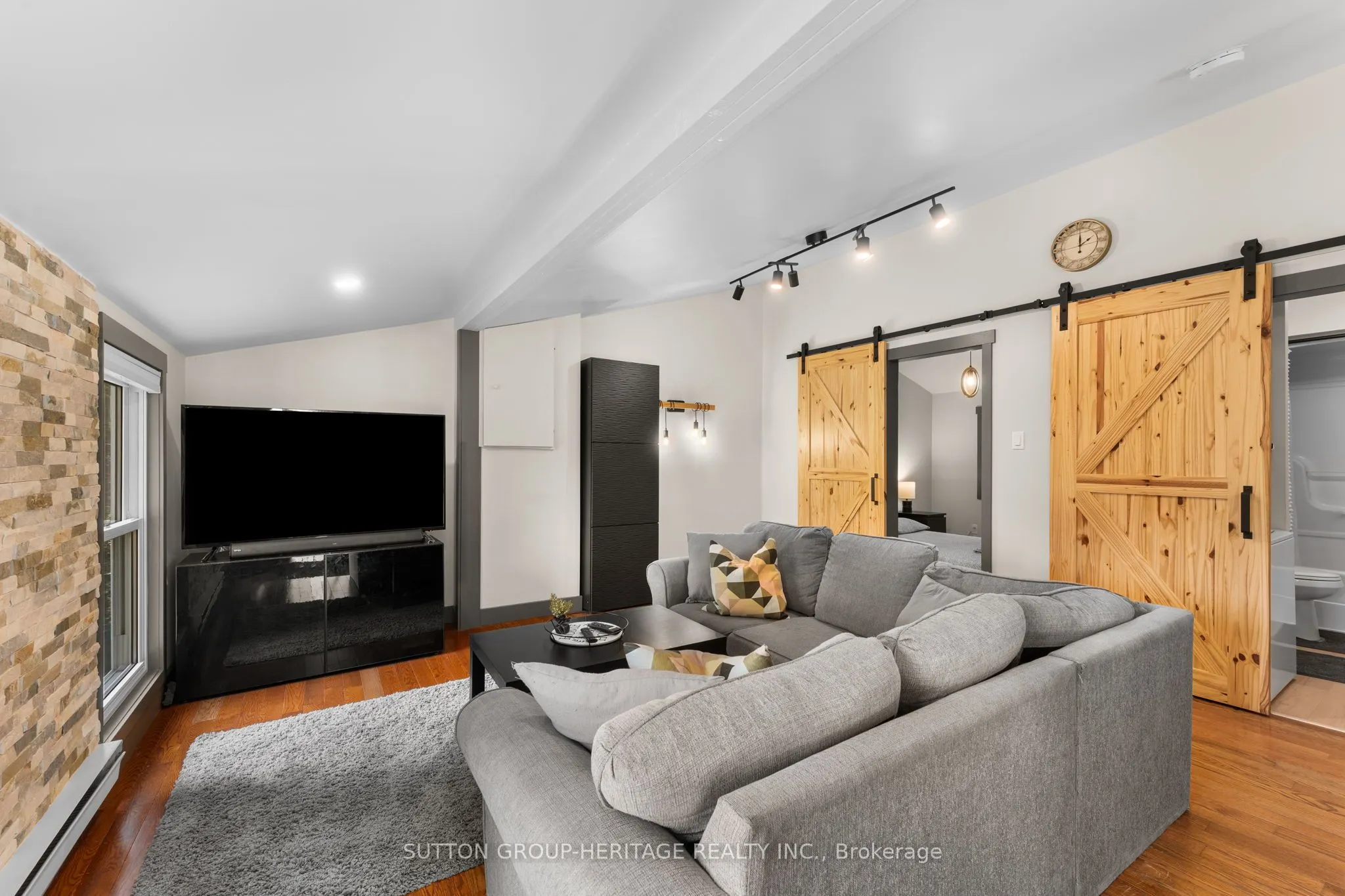 682 North Shore Drive E