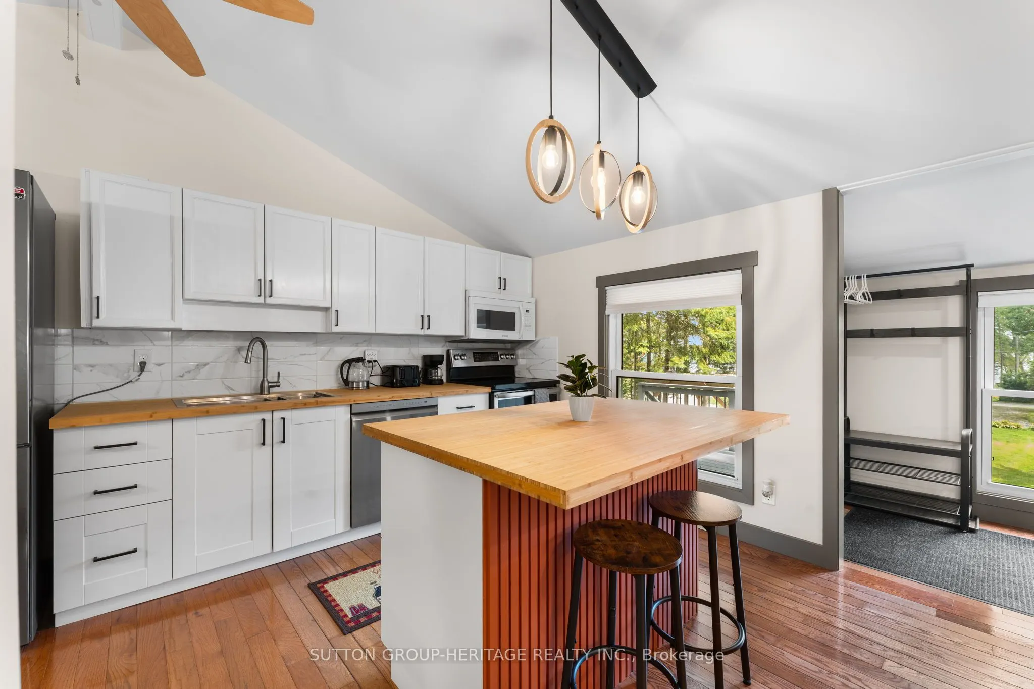 682 North Shore Drive E