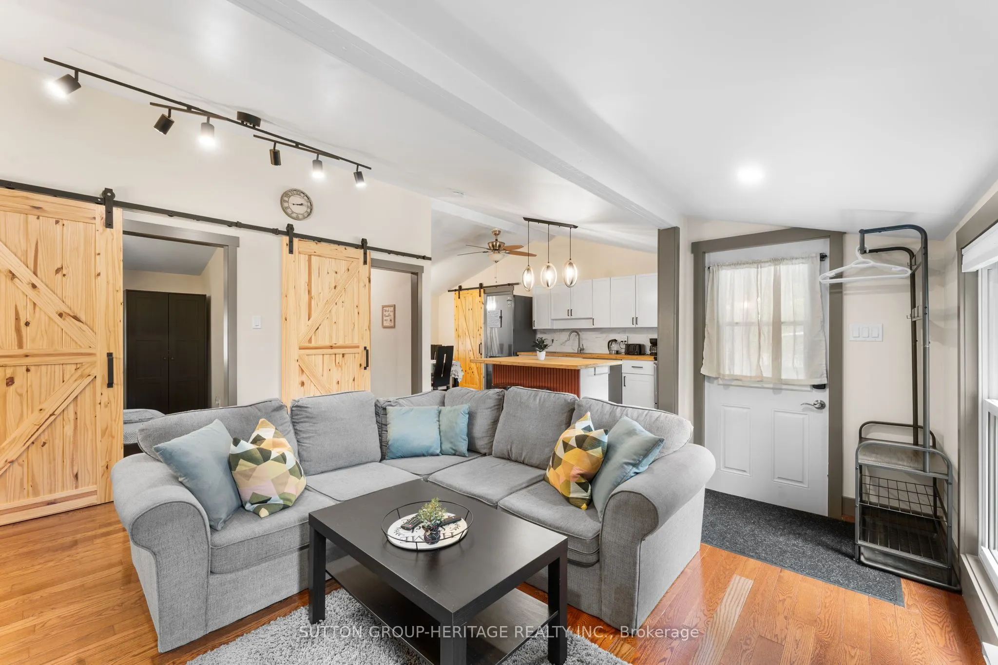 682 North Shore Drive E