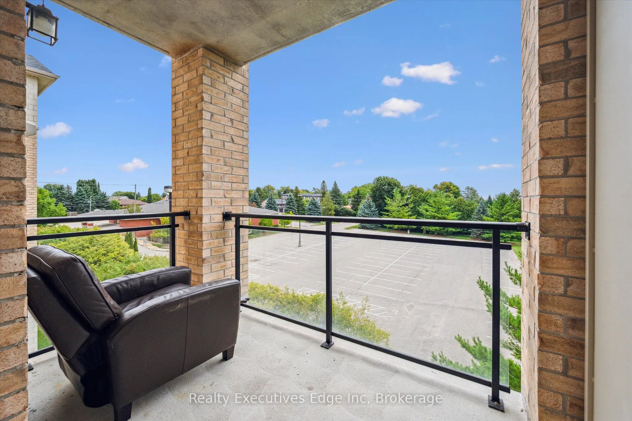 1077 Gordon Street, #323
