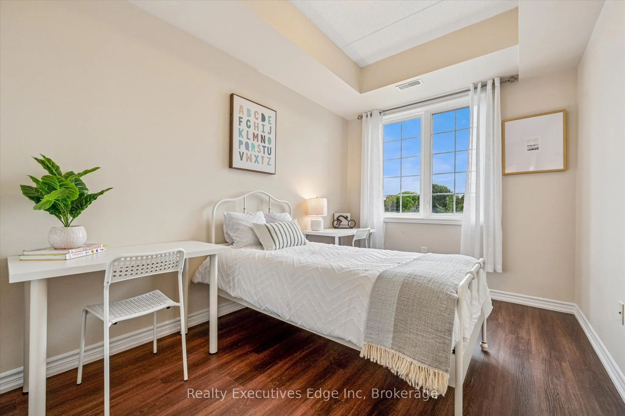 1077 Gordon Street, #323