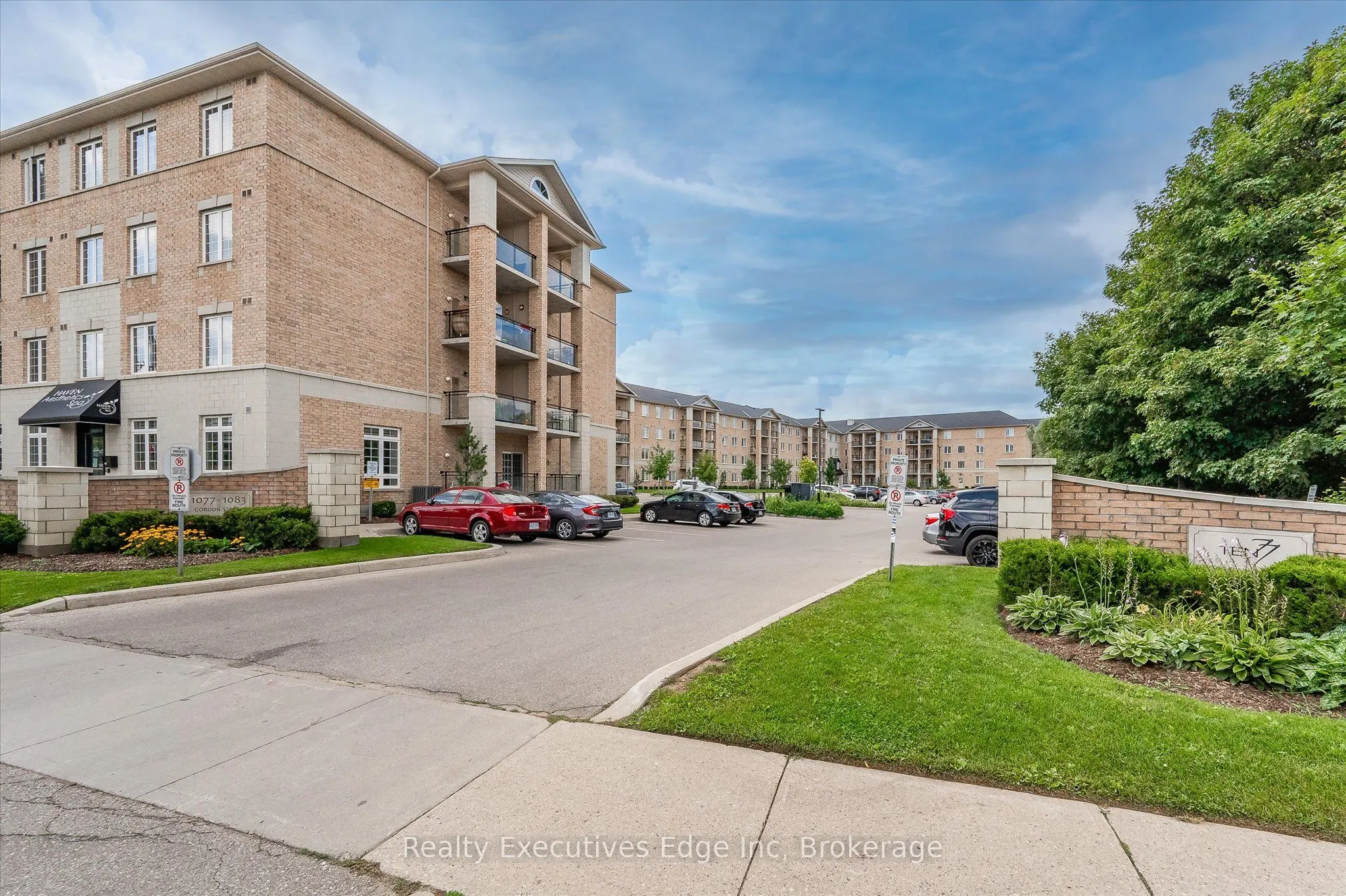 1077 Gordon Street, #323