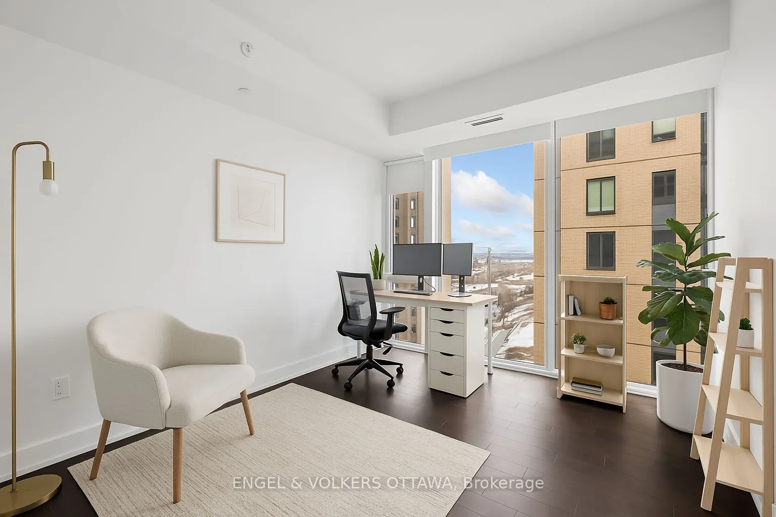 111 Champagne Avenue S, #807