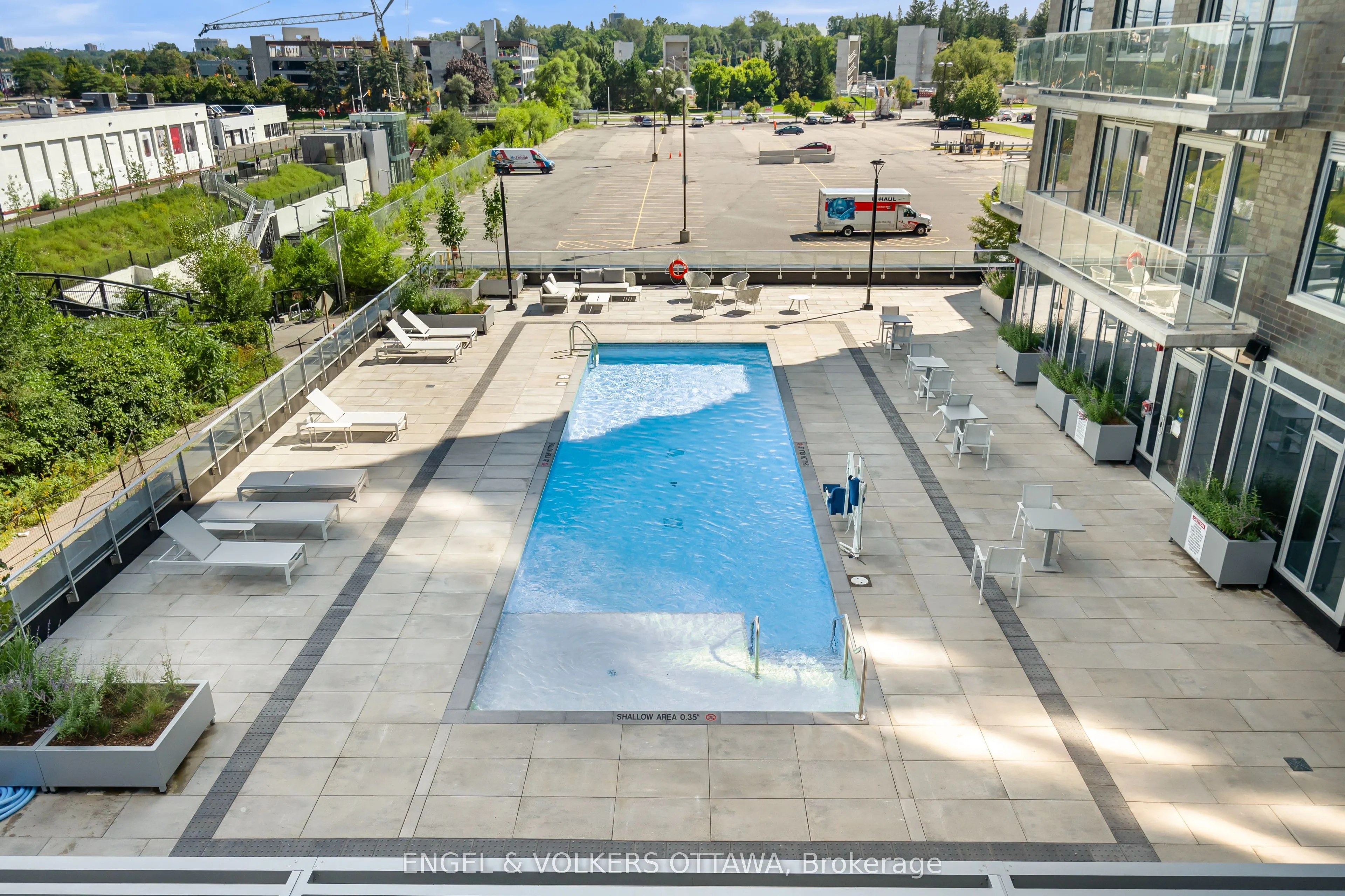111 Champagne Avenue S, #807
