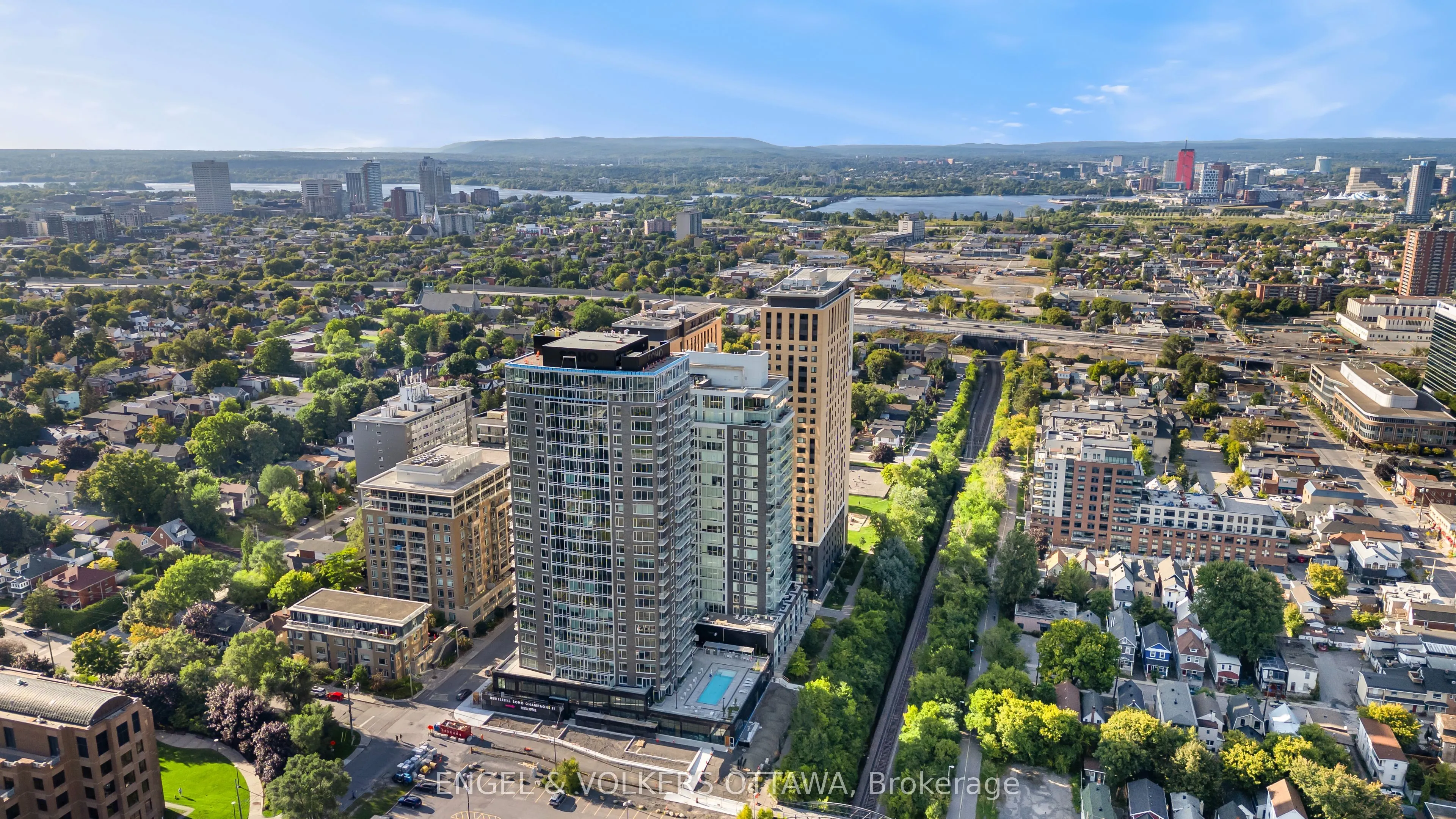 111 Champagne Avenue S, #807