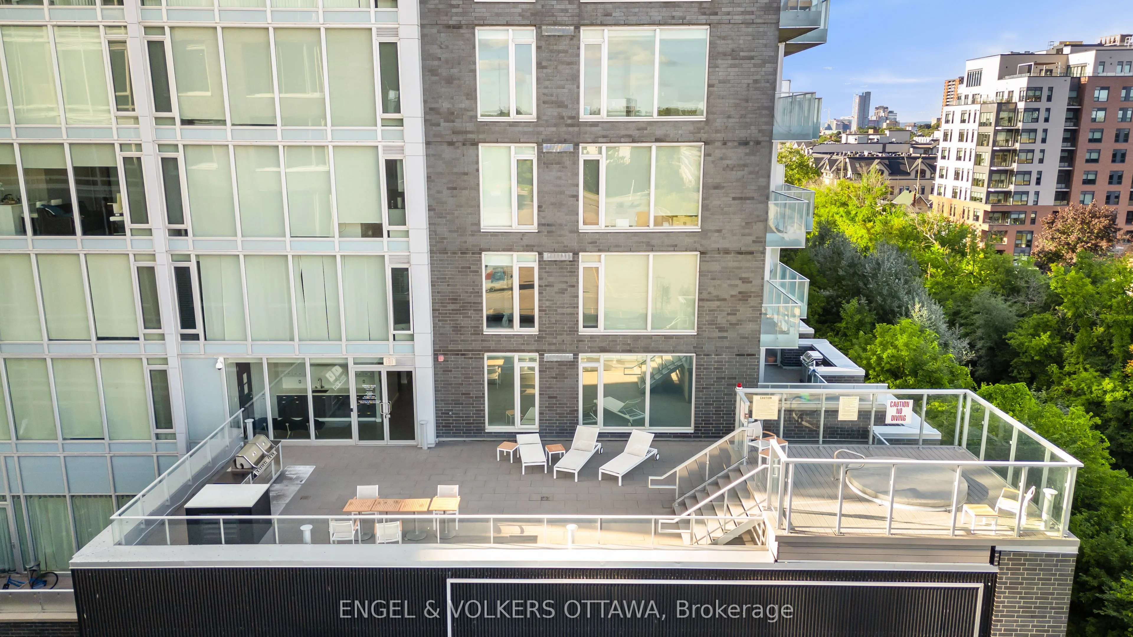 111 Champagne Avenue S, #807