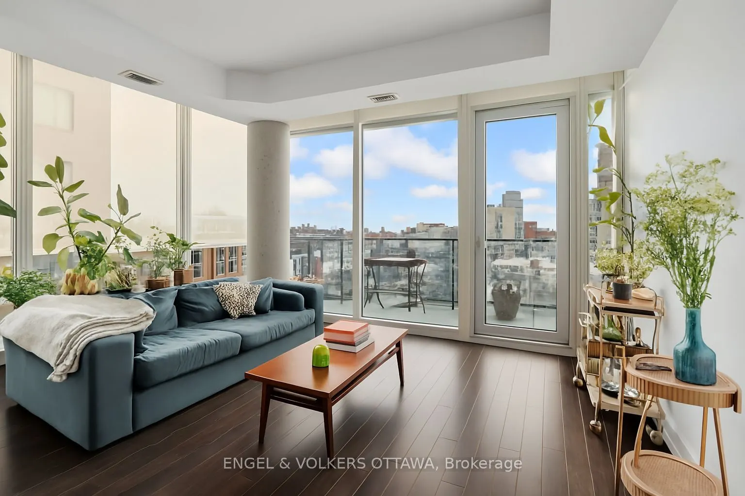 111 Champagne Avenue S, #807