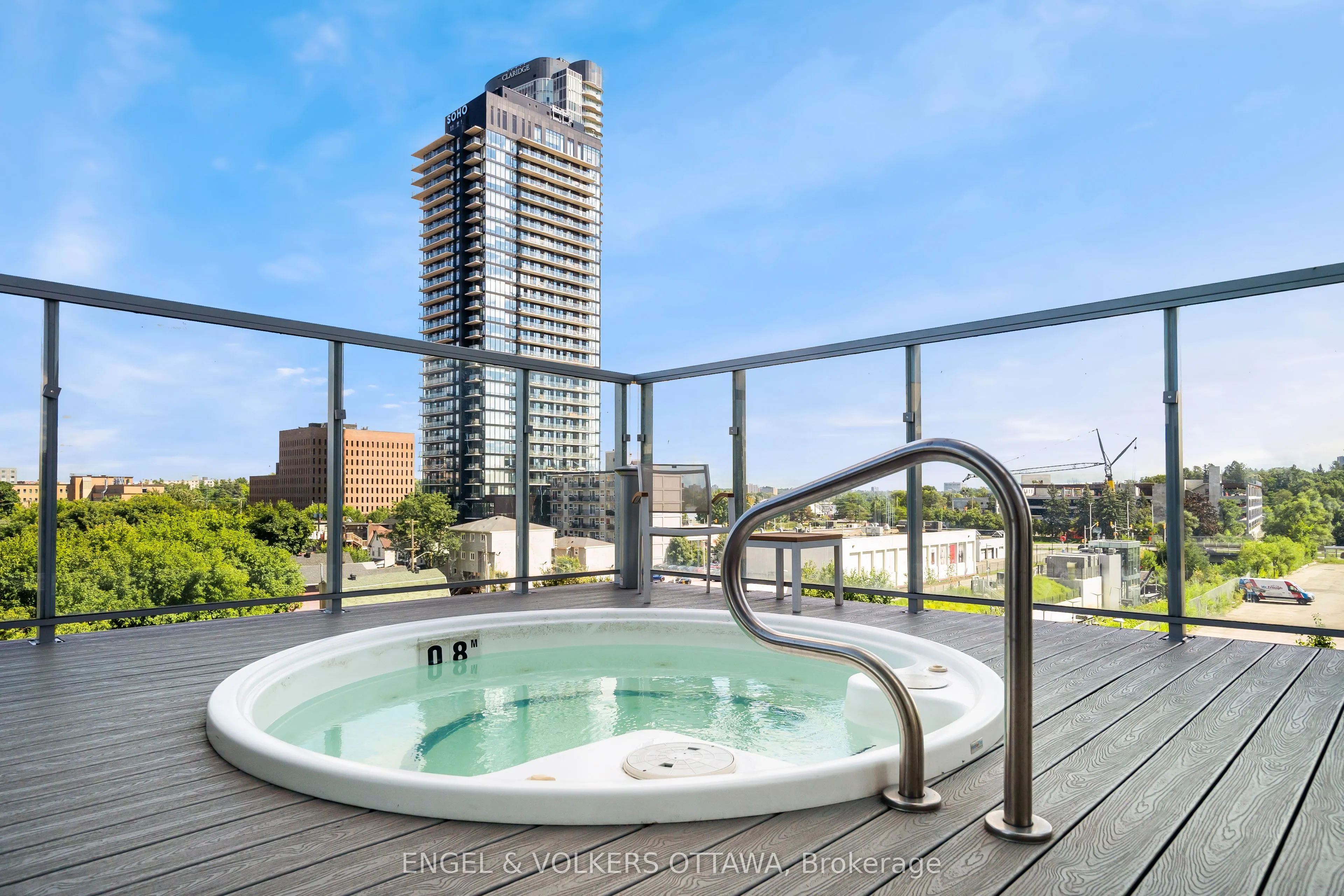 111 Champagne Avenue S, #807