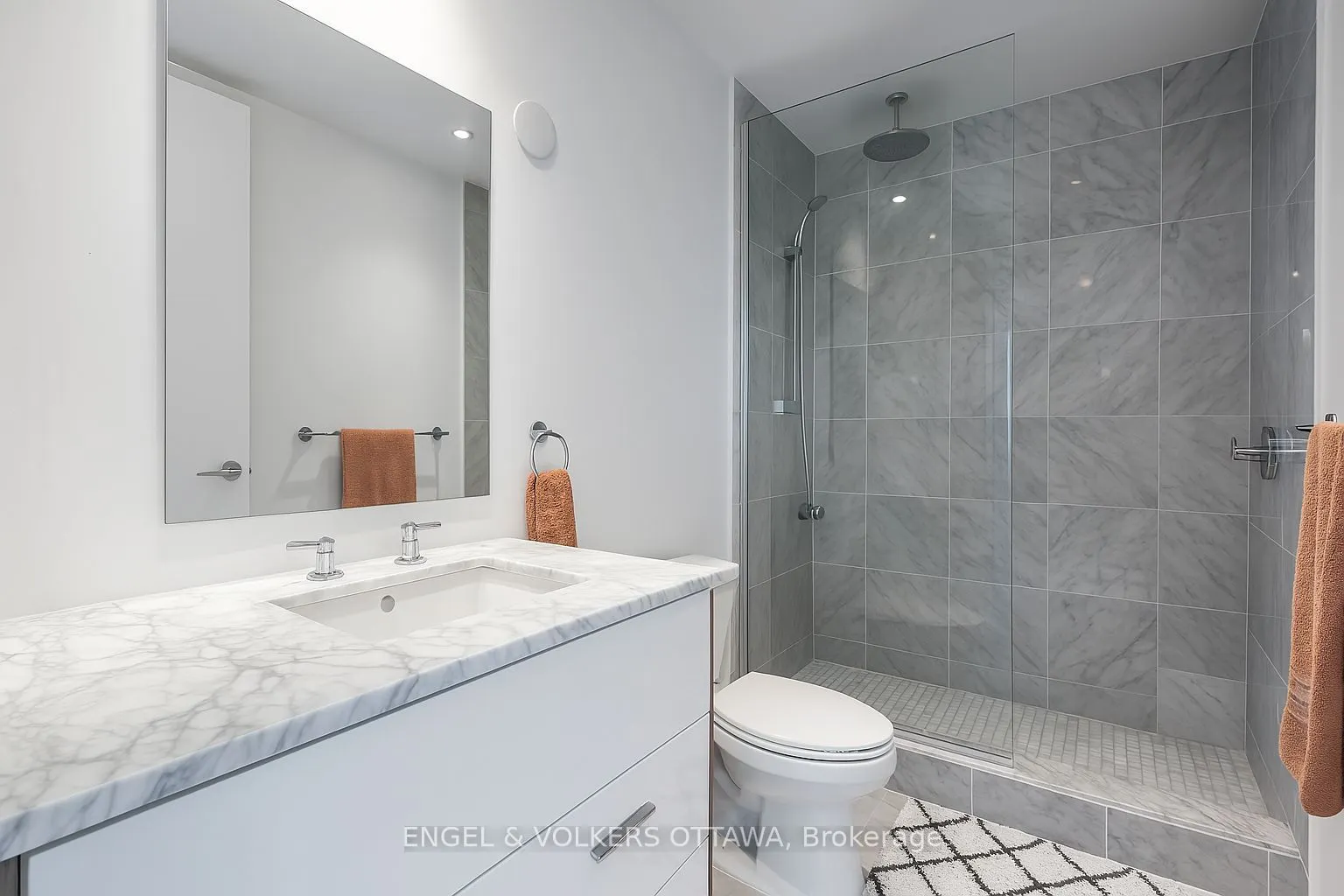 111 Champagne Avenue S, #807