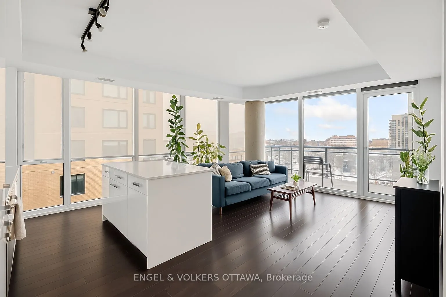 111 Champagne Avenue S, #807