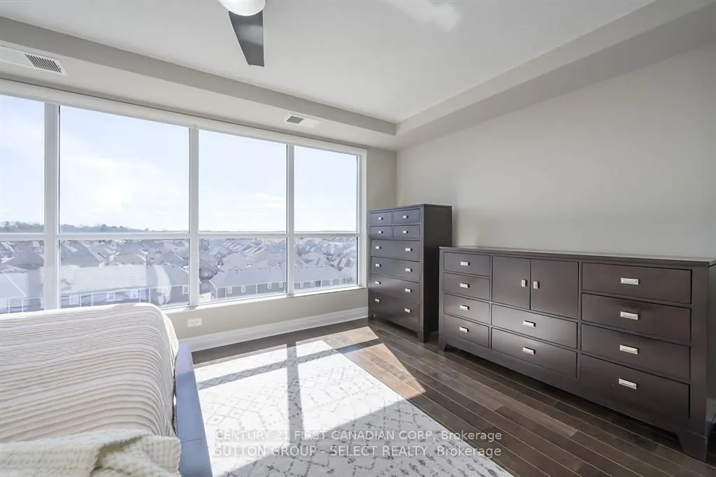240 Villagewalk Boulevard, #809