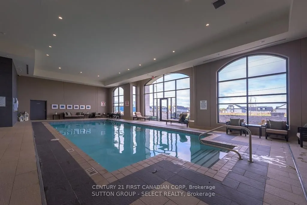 240 Villagewalk Boulevard, #809