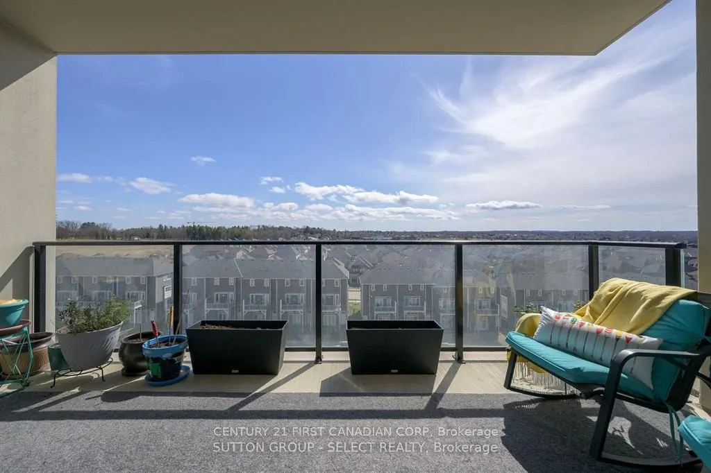 240 Villagewalk Boulevard, #809