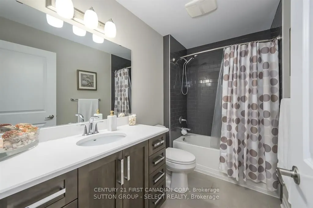 240 Villagewalk Boulevard, #809