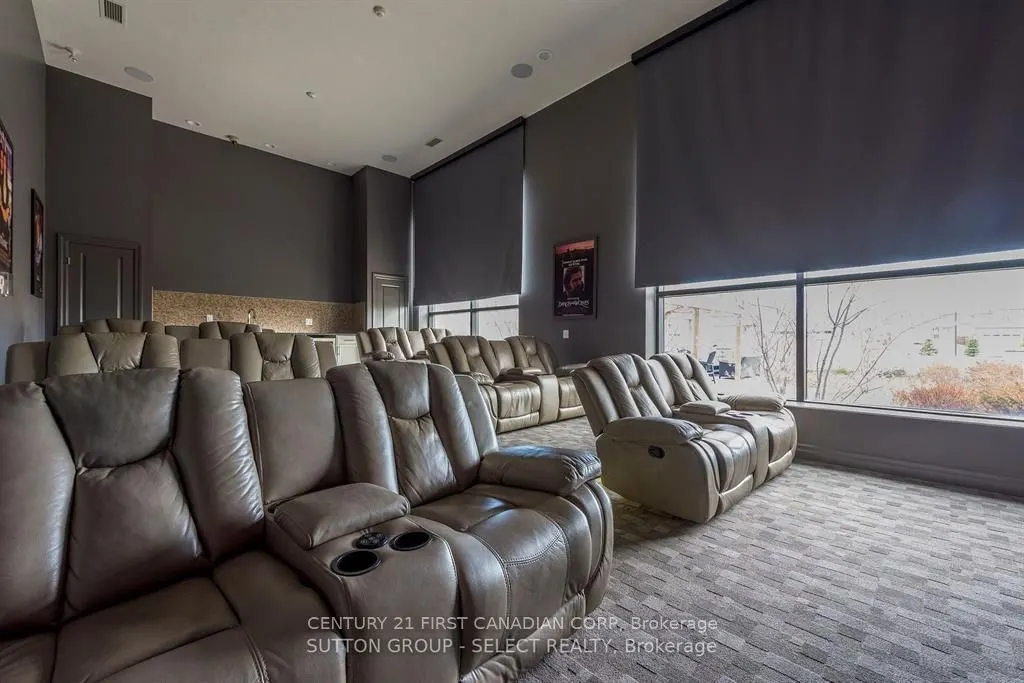 240 Villagewalk Boulevard, #809