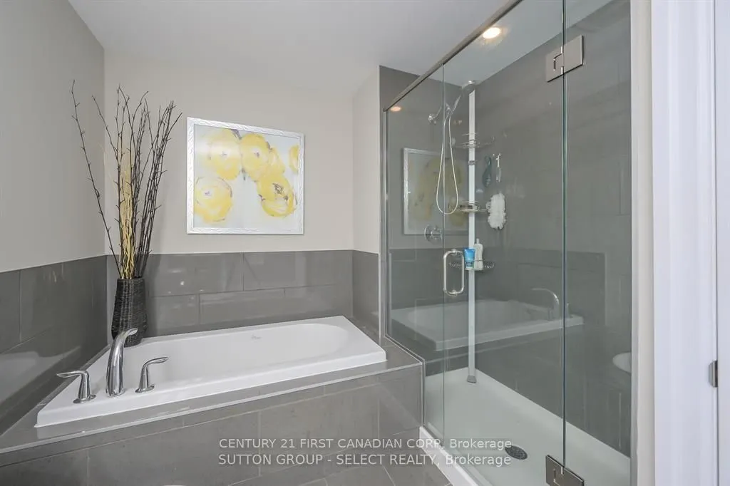 240 Villagewalk Boulevard, #809