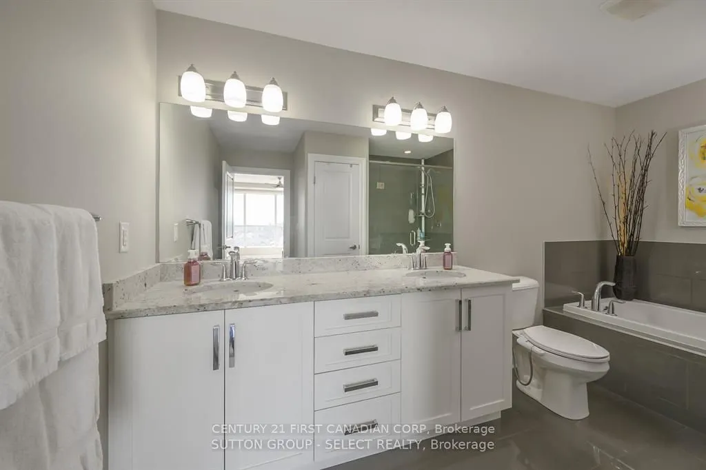 240 Villagewalk Boulevard, #809