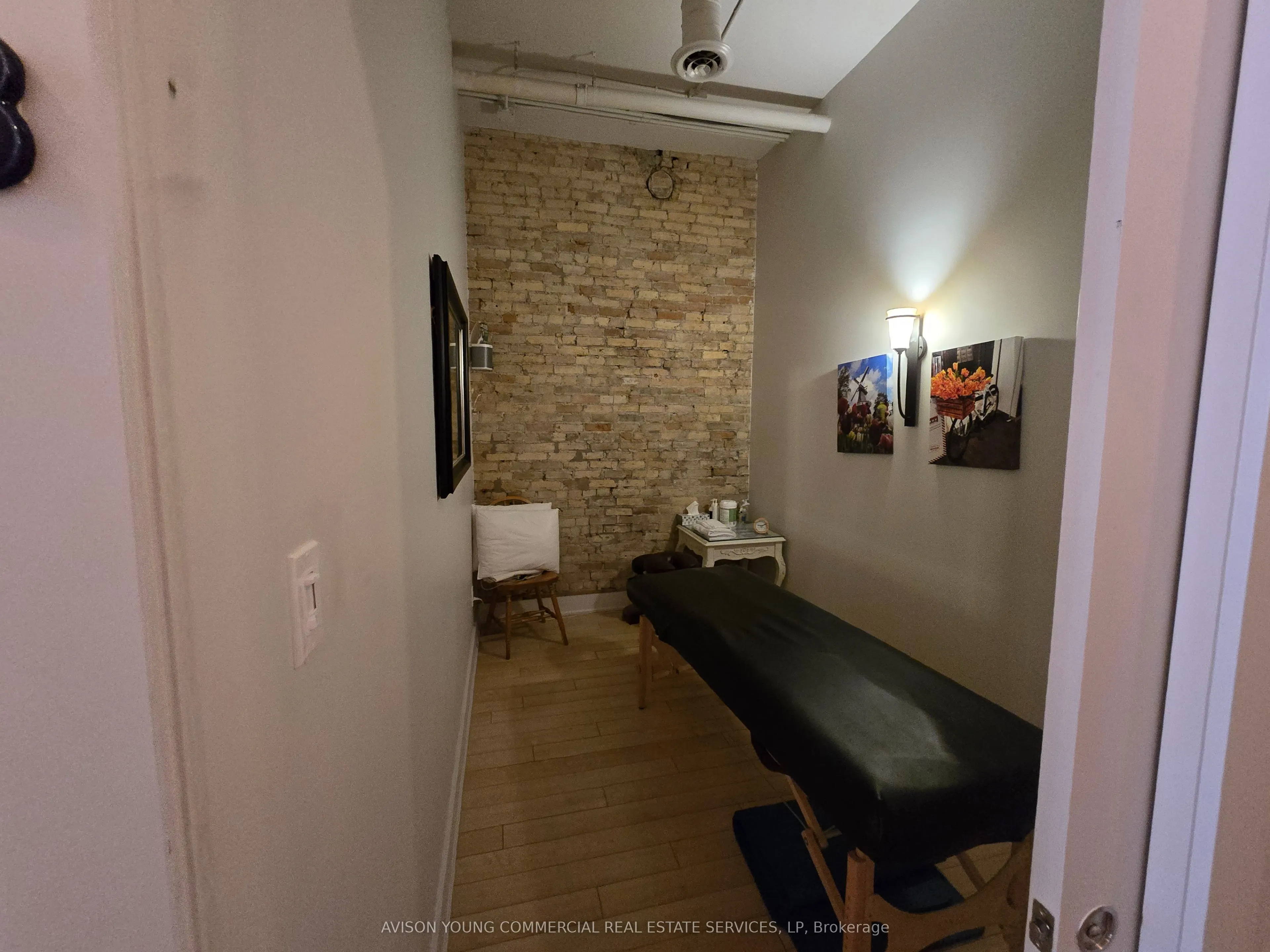 201 Dundas Street, #Main