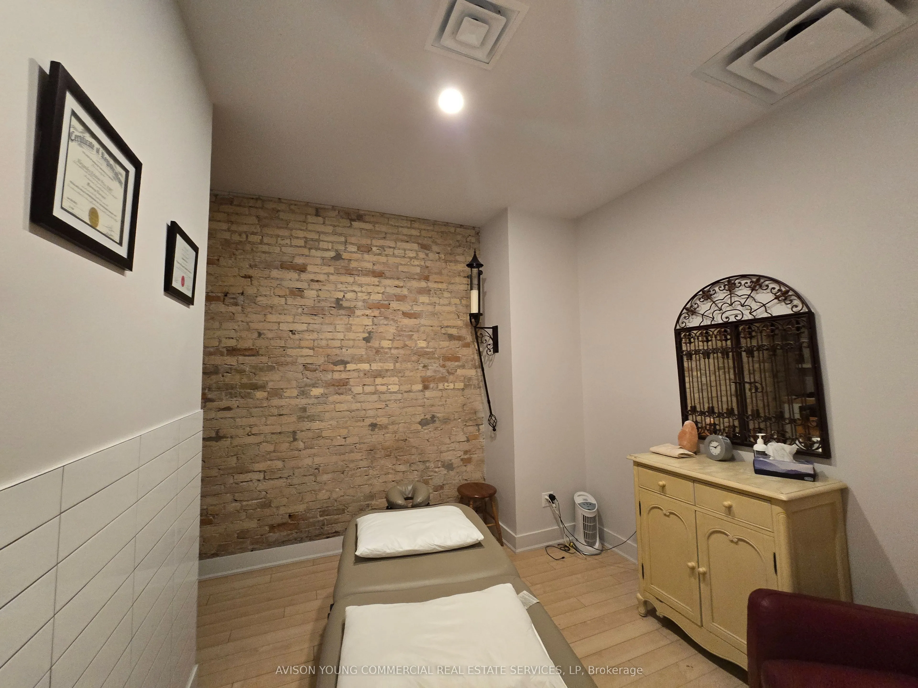 201 Dundas Street, #Main
