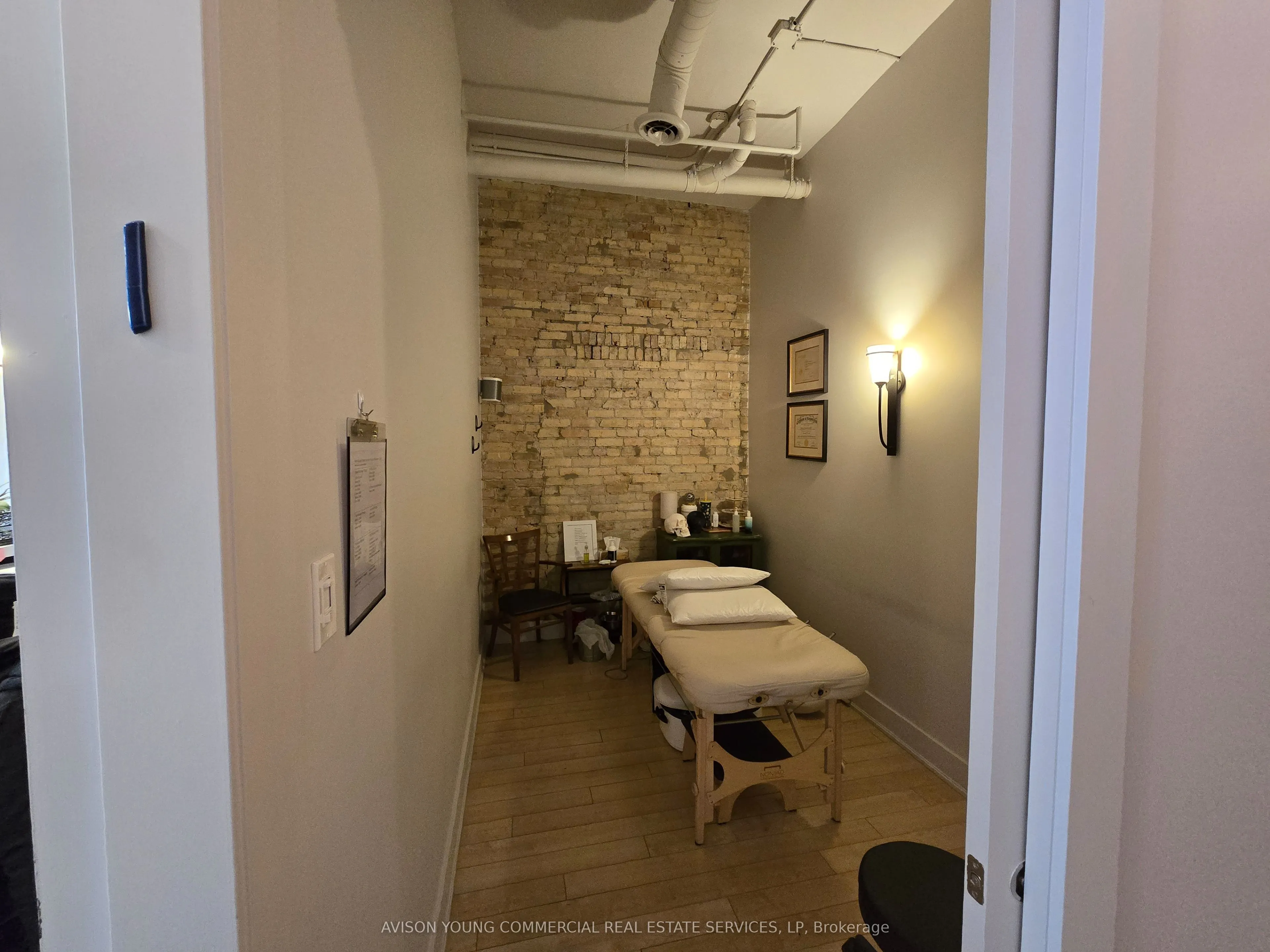 201 Dundas Street, #Main