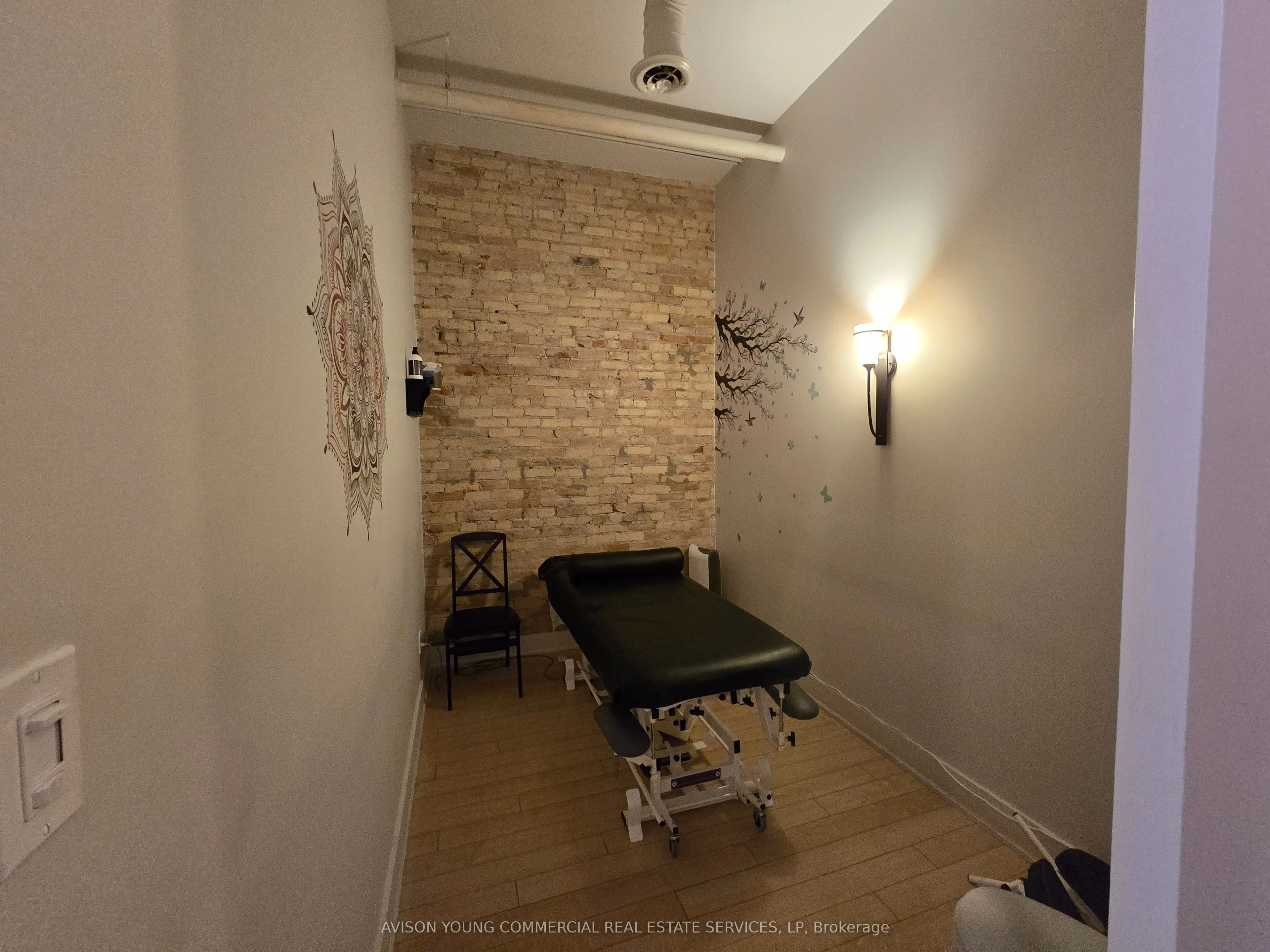 201 Dundas Street, #Main