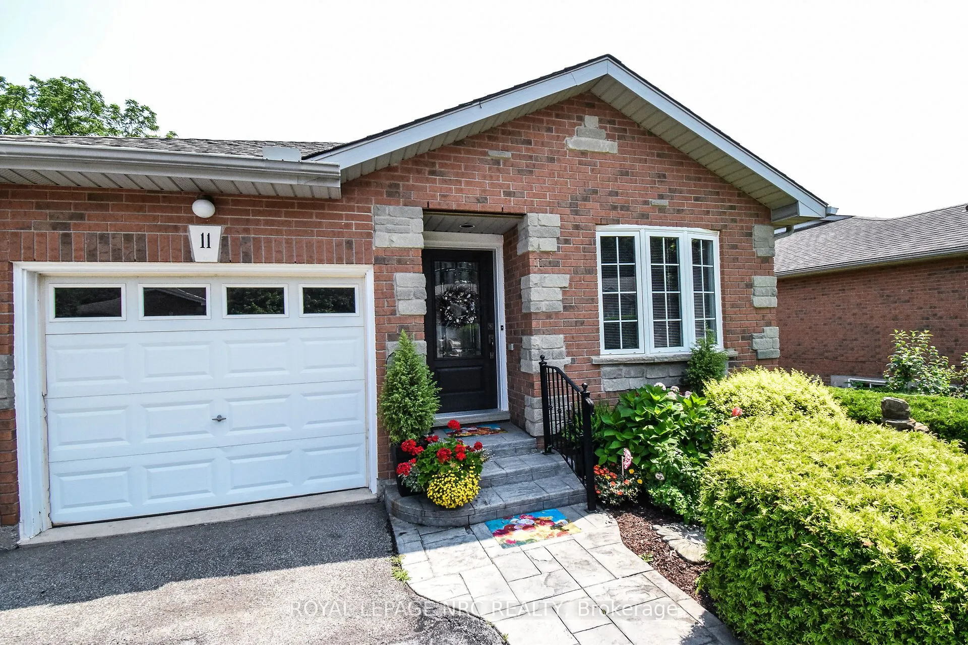11 KINSMAN Court