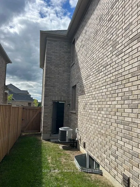 52 Seaton Crescent W
