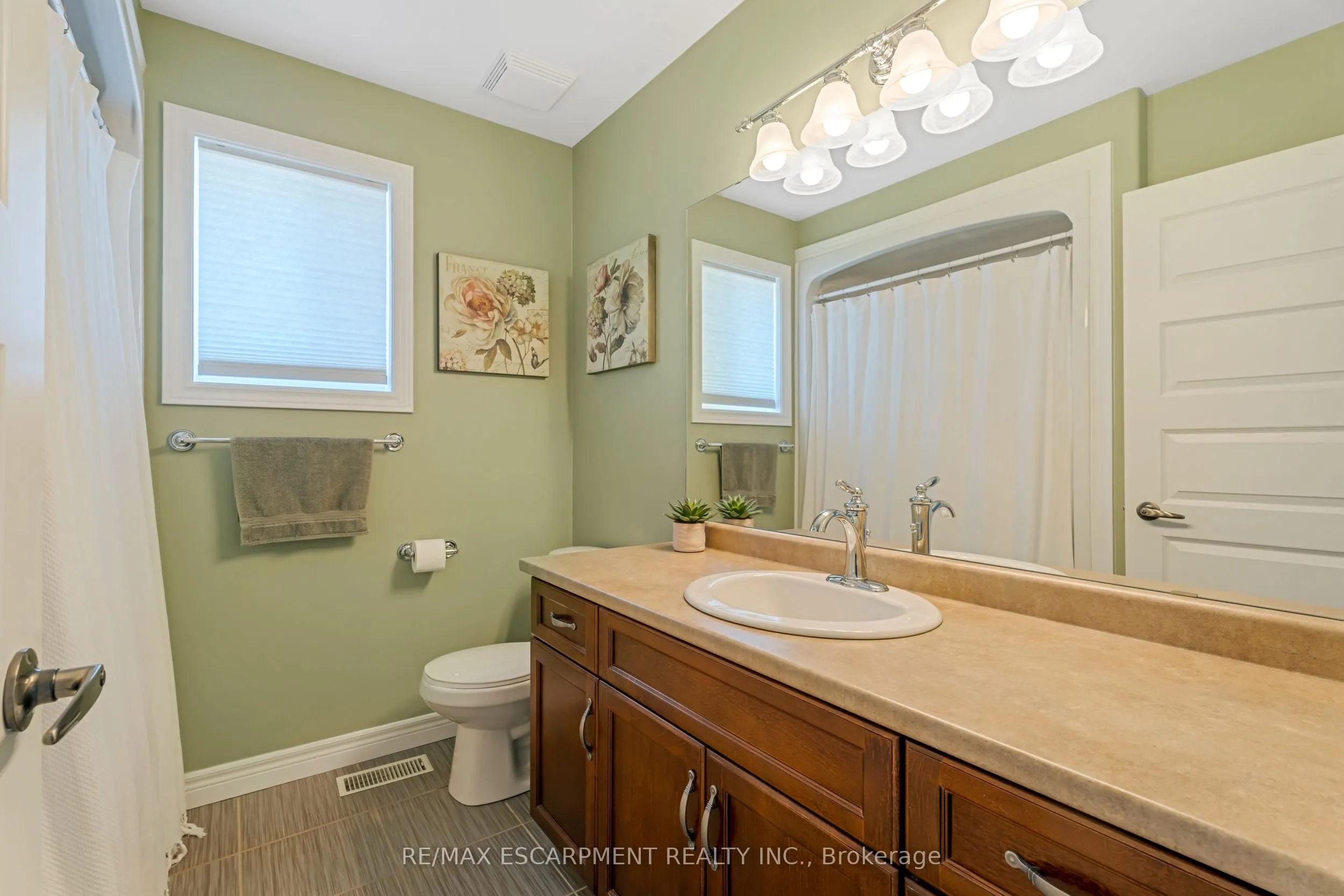 60 Garinger Crescent