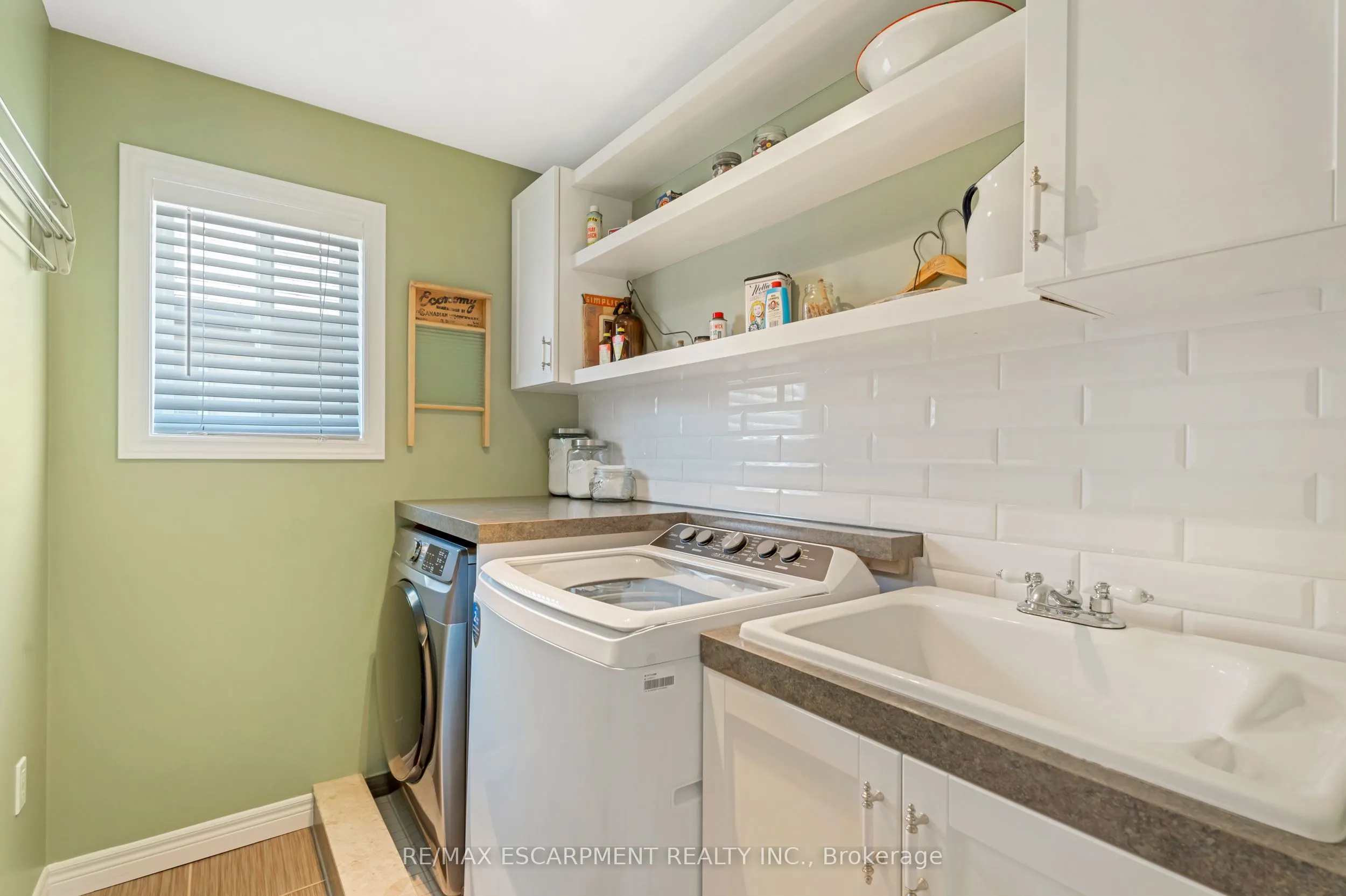 60 Garinger Crescent