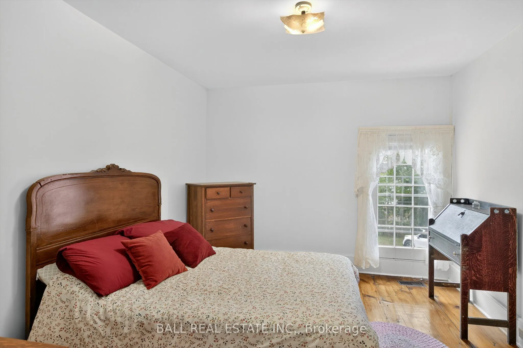 130 Front Street W