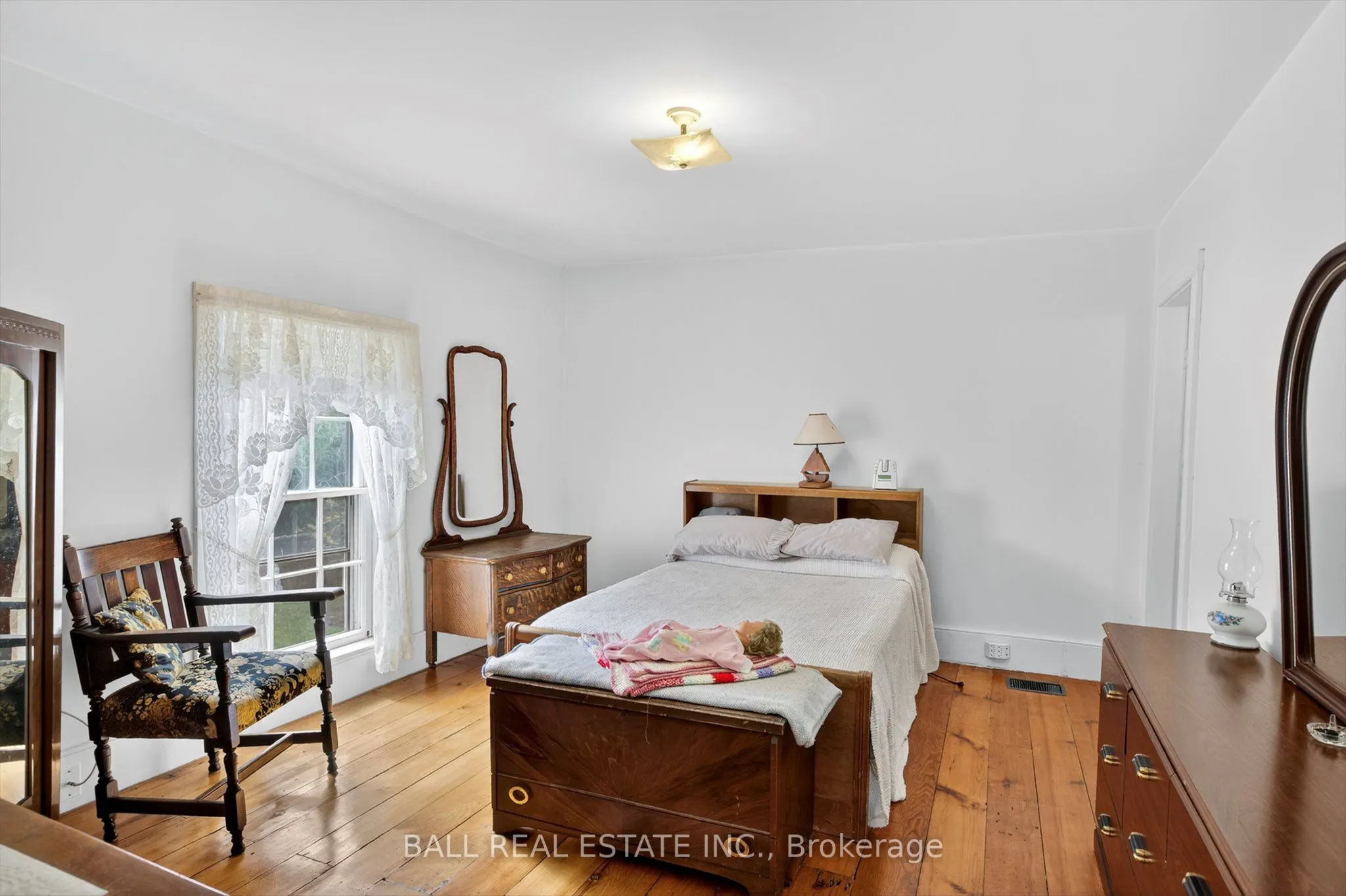 130 Front Street W