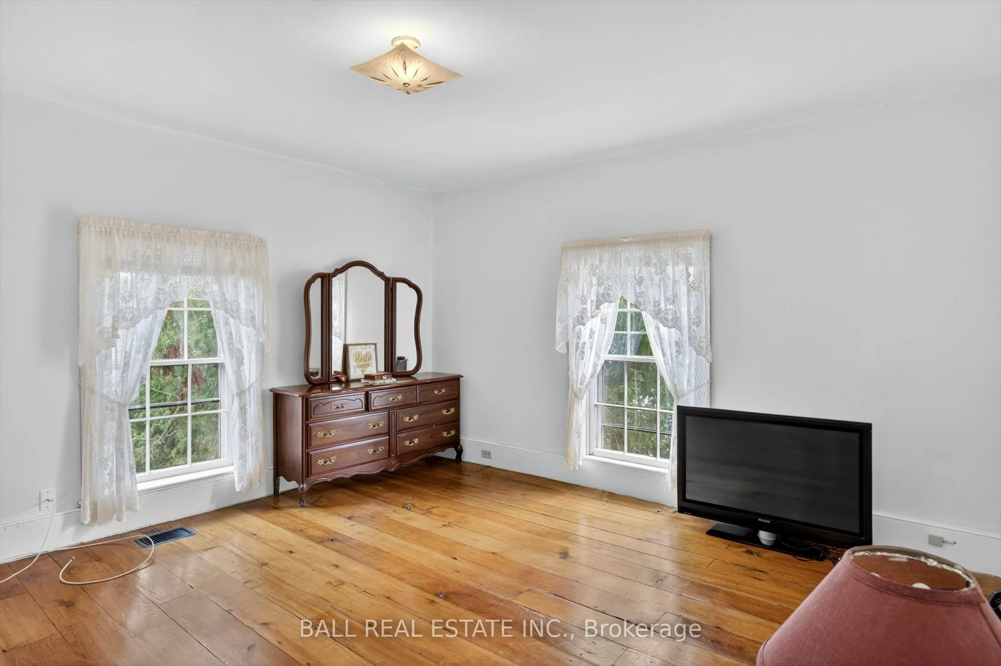 130 Front Street W