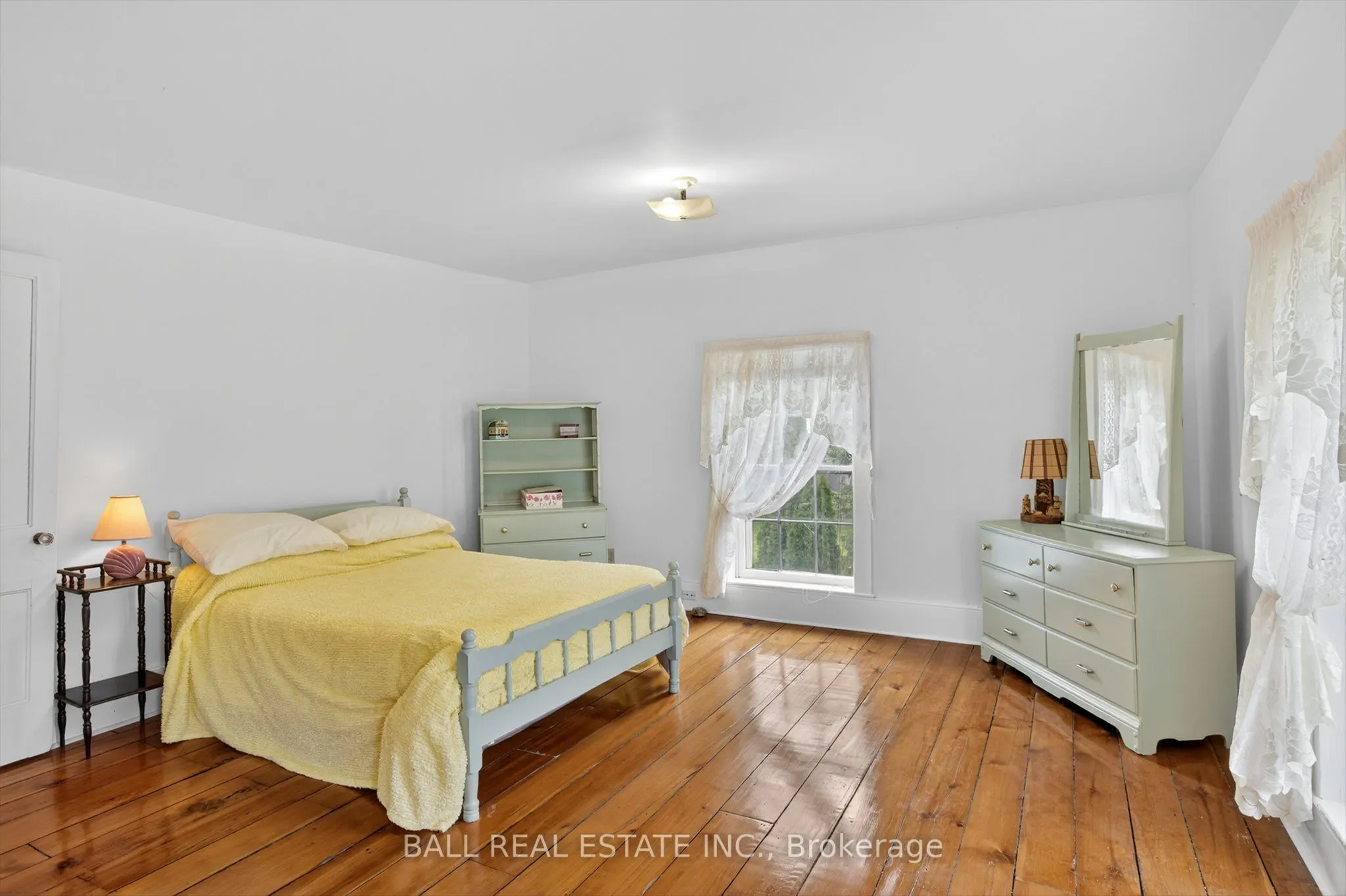 130 Front Street W