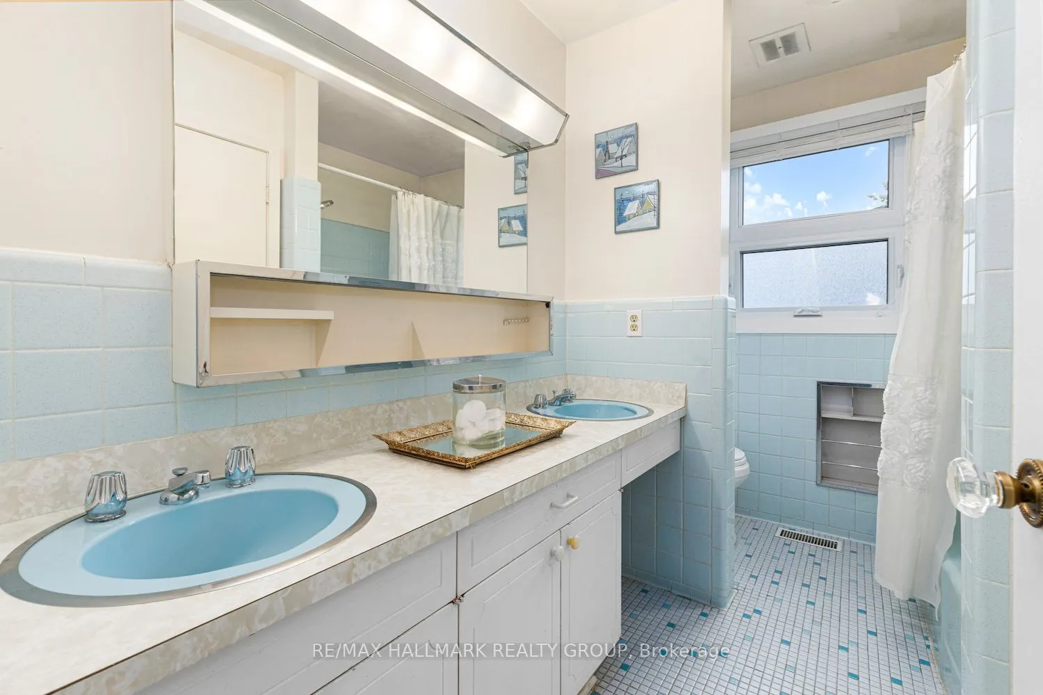 2435 Georgina Drive