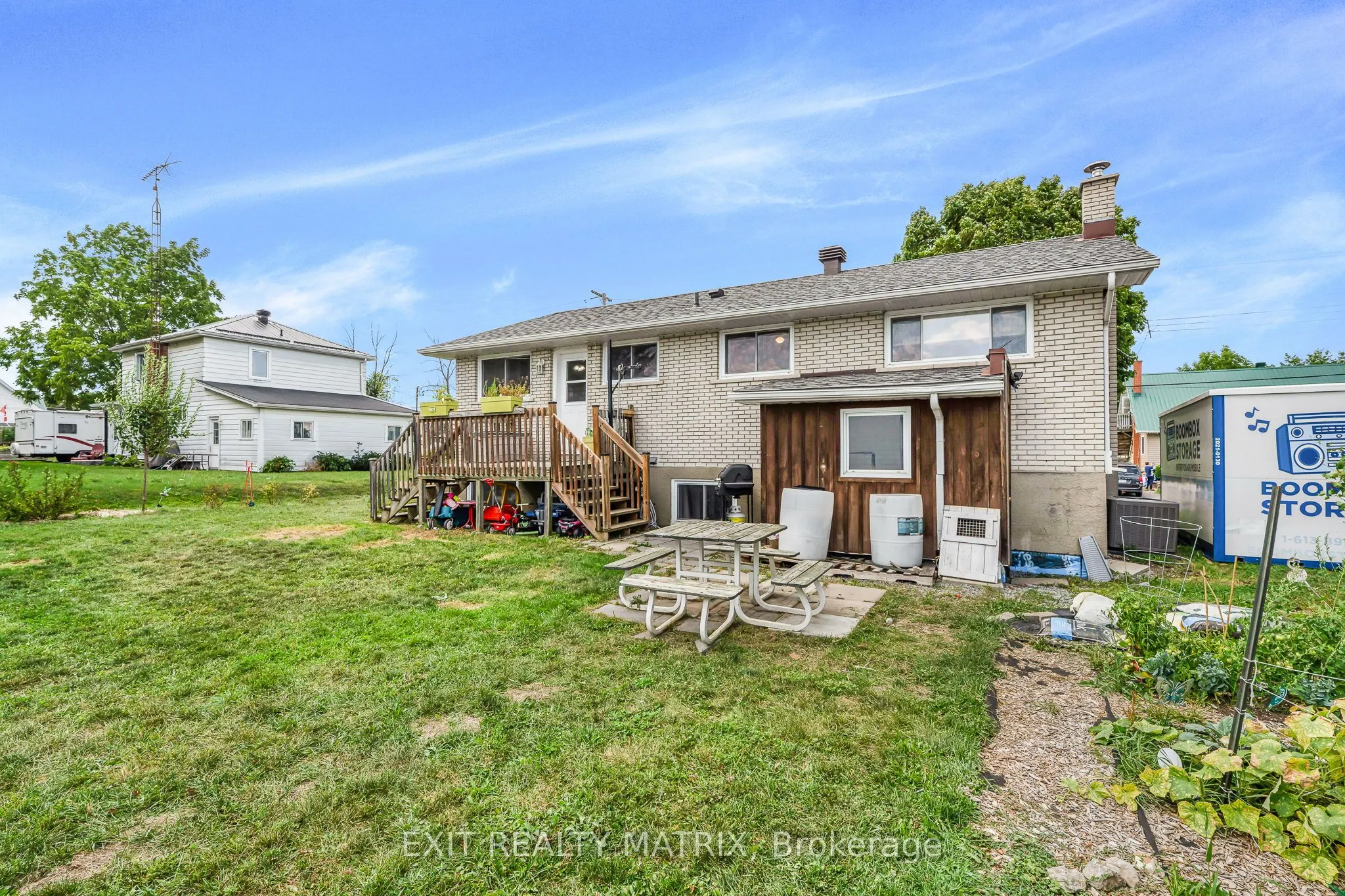 94 Peel Street E
